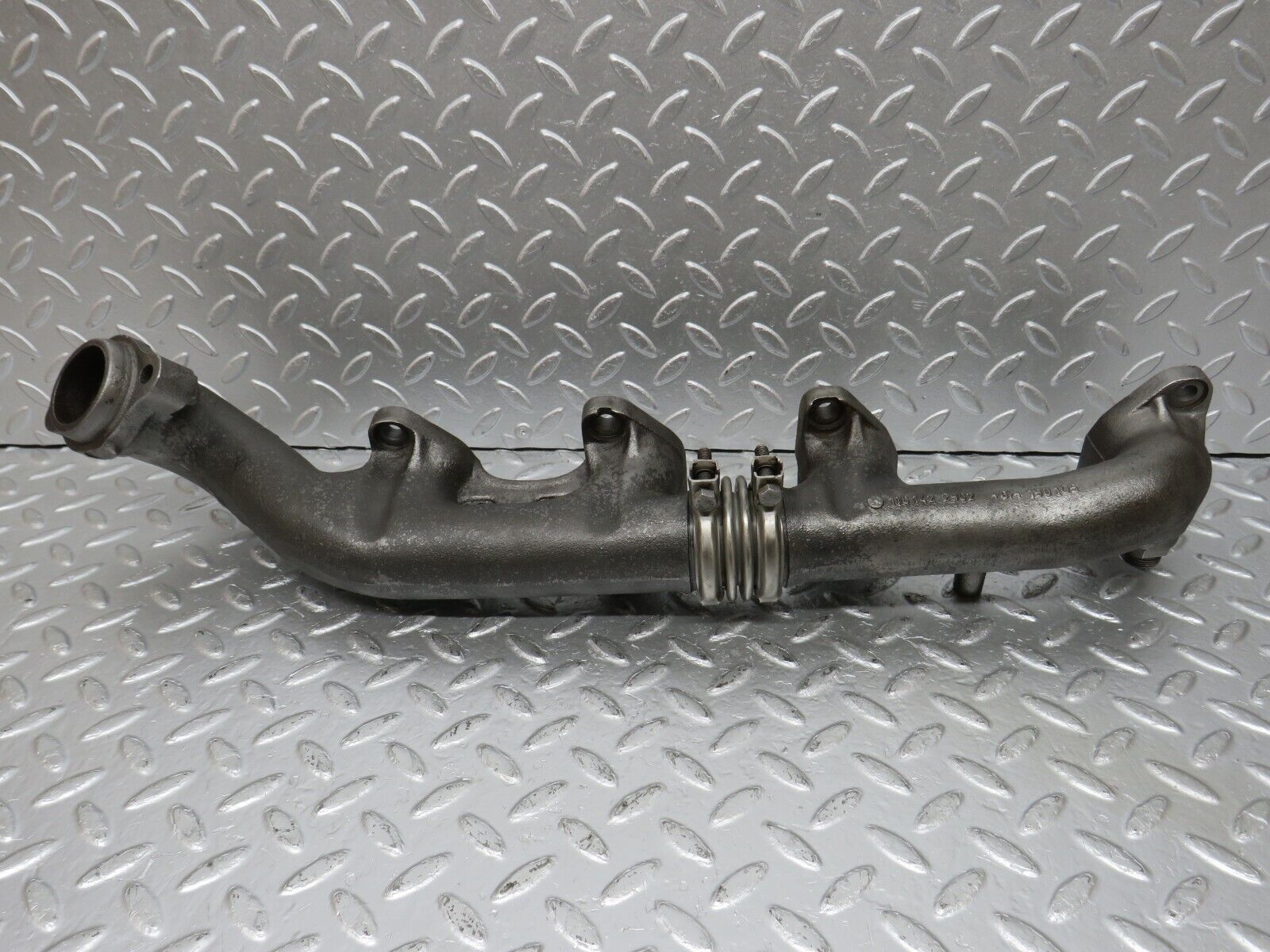 33119 Mercedes-Benz W126 380 V8 Exhaust Manifold Left 1161422302 1161422902