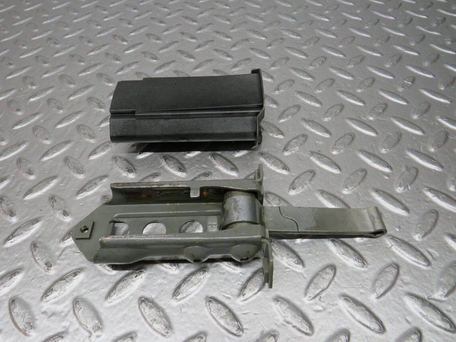 31800 Mercedes-Benz W201 190LE 1.8L Door Safety Check Strap