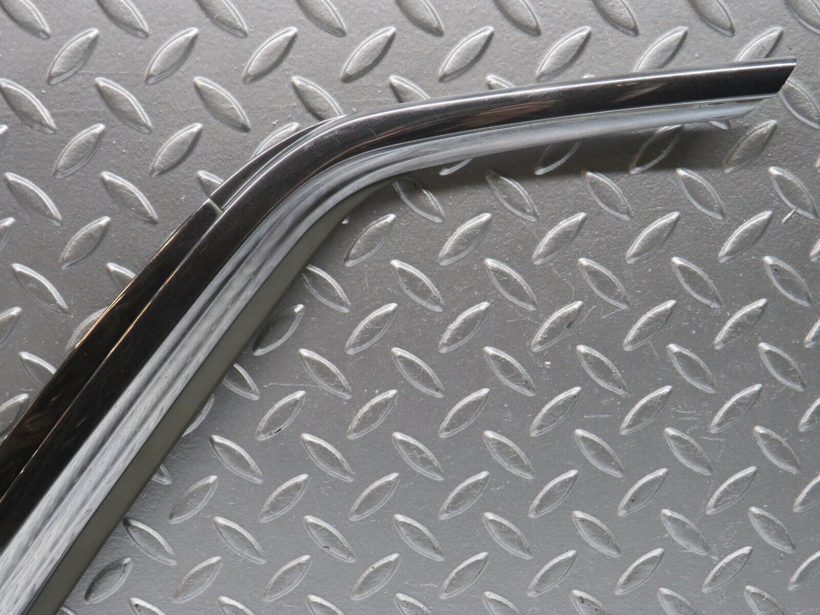 0695 Mercedes-Benz C107 350SLC Coupe Window Trim Chrome Right Side 1076980289