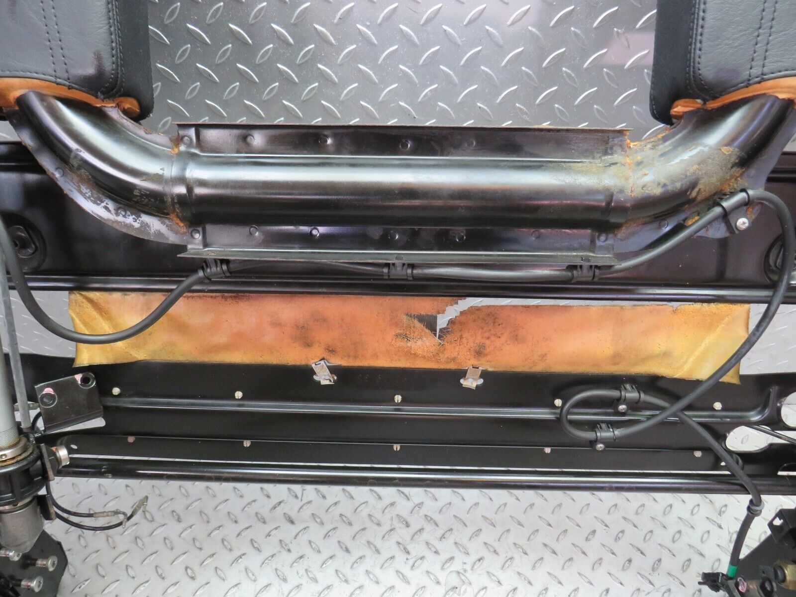 38181 Mercedes-Benz A124 320E Cabriolet Rear Headrest Complete Mechanism 1248600632 1248601032