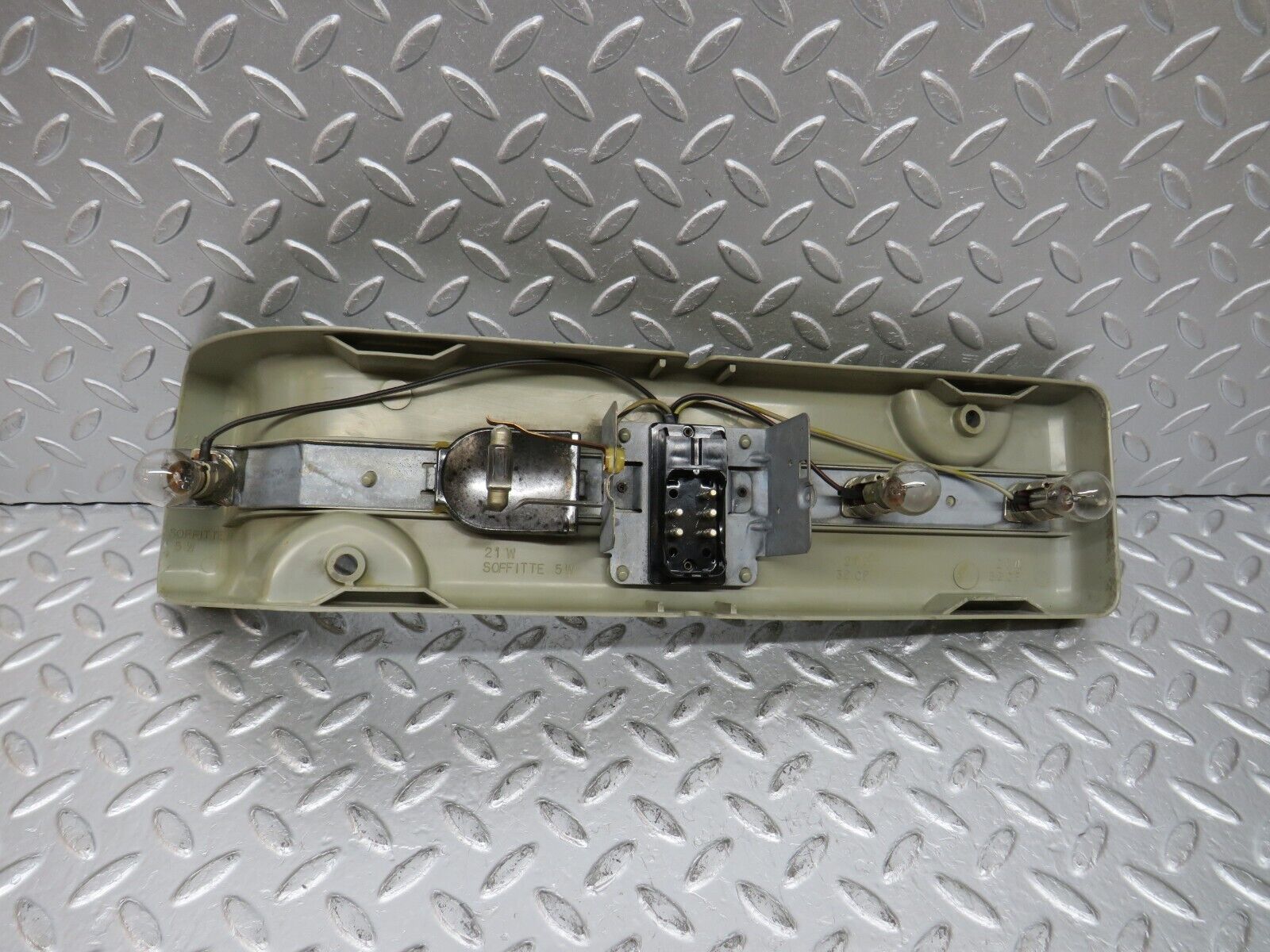 32688 Mercedes-Benz C107 350SLC Coupe Coupe Tail Light Bulb Holder Left Side