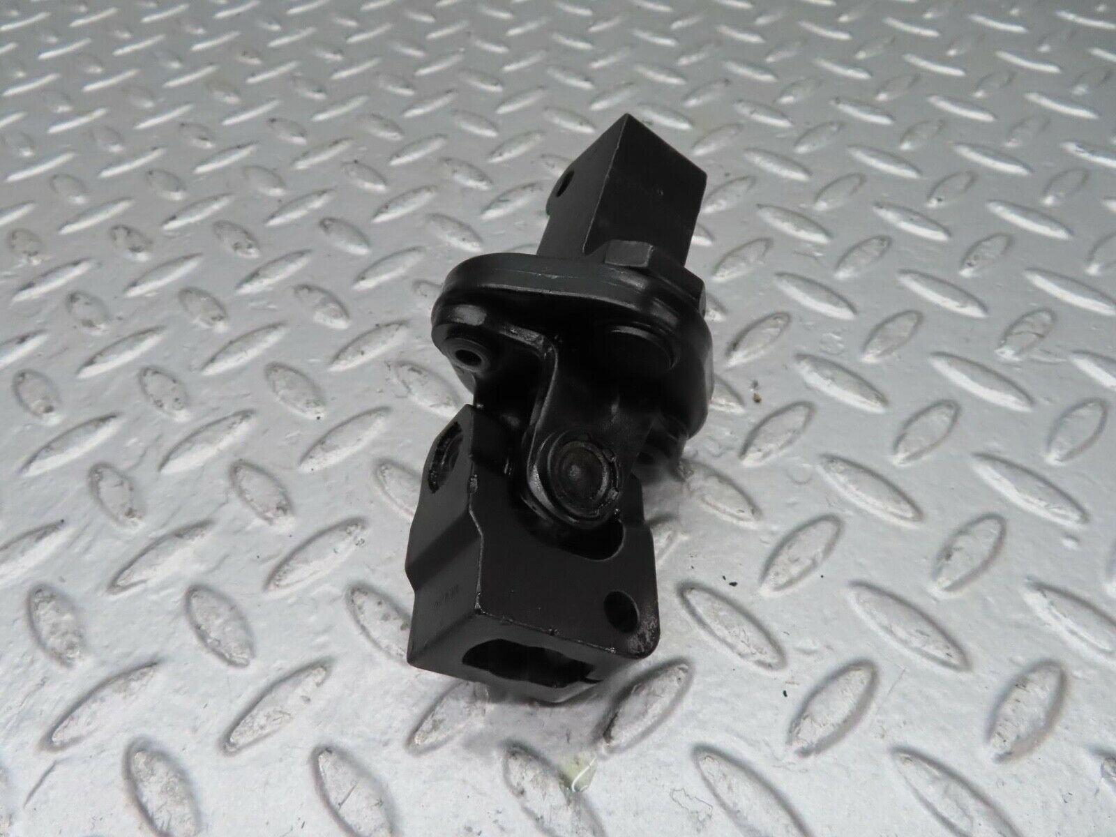 15122 Mercedes-Benz W140 S320 Steering Column Joint 2104620046