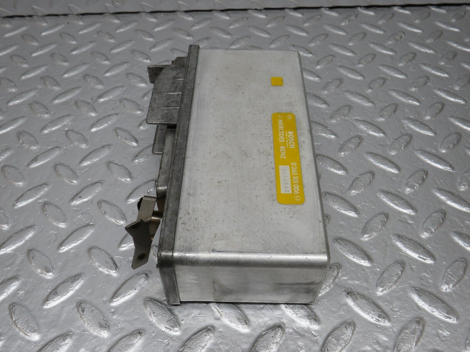 34304 Mercedes-Benz C126 380SEC Coupe ABS Control Unit Bosch 0265101006
