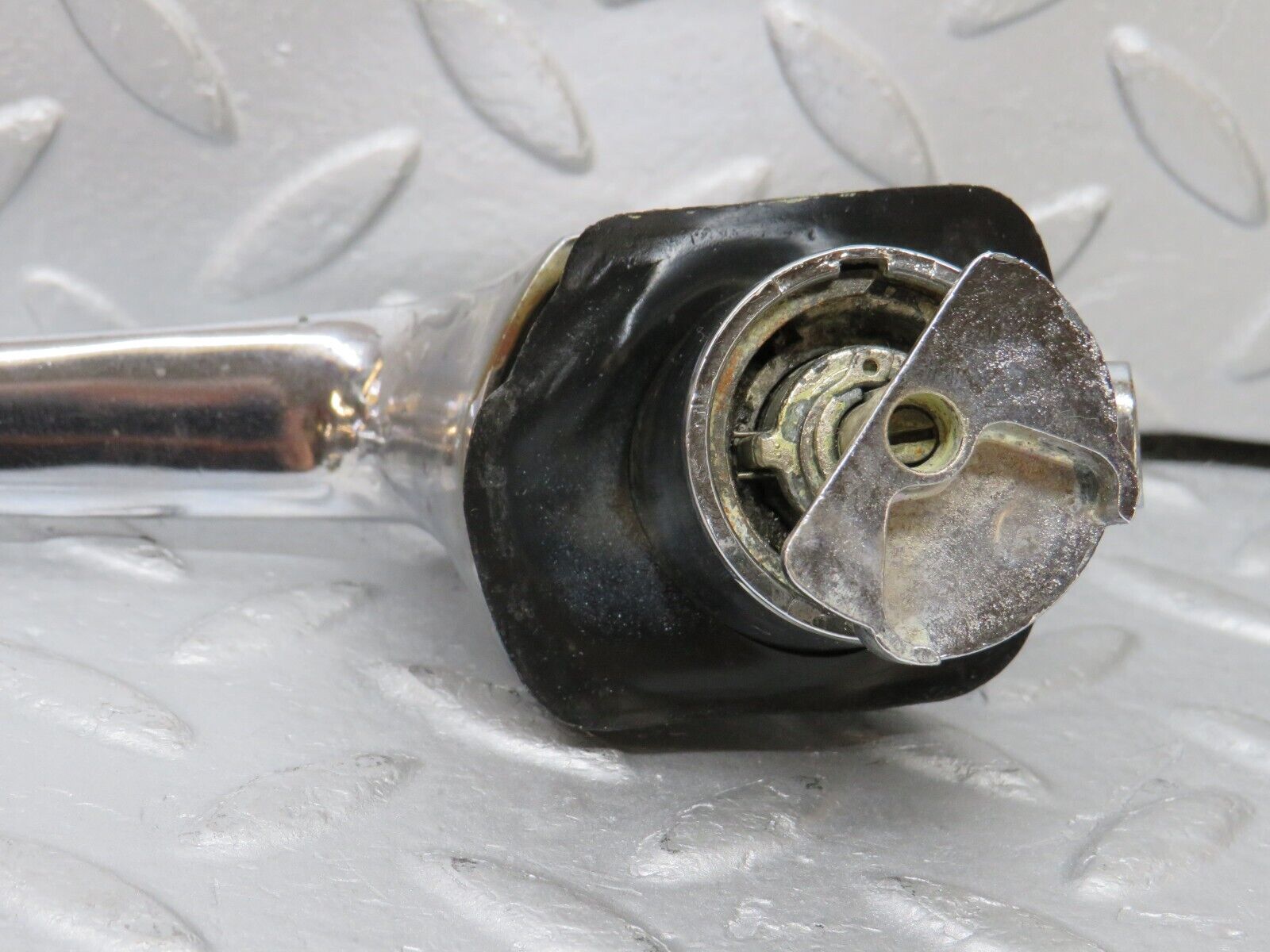 35817 Mercedes-Benz W108 Front Right Chrome Door Handle No Key 1087660801