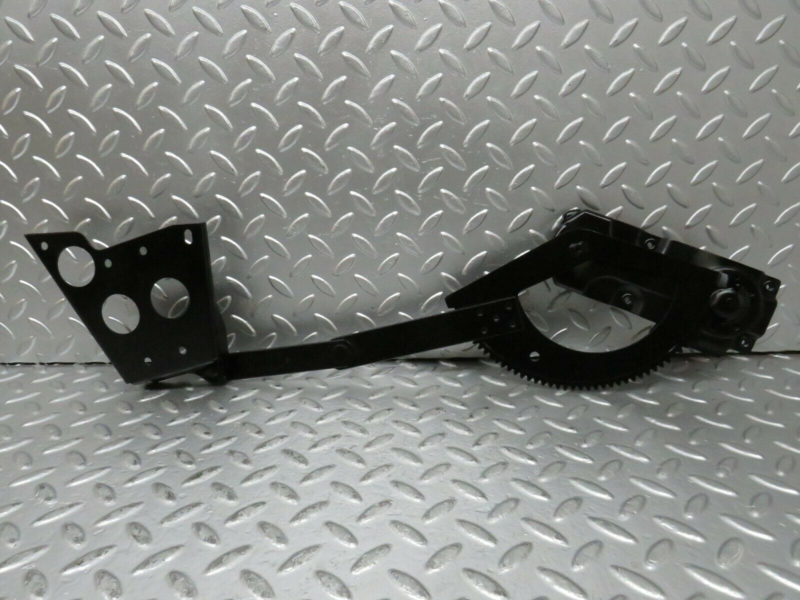 23822 Mercedes-Benz C107 450SLC Rear Left Manual Window Regulator 1076730103