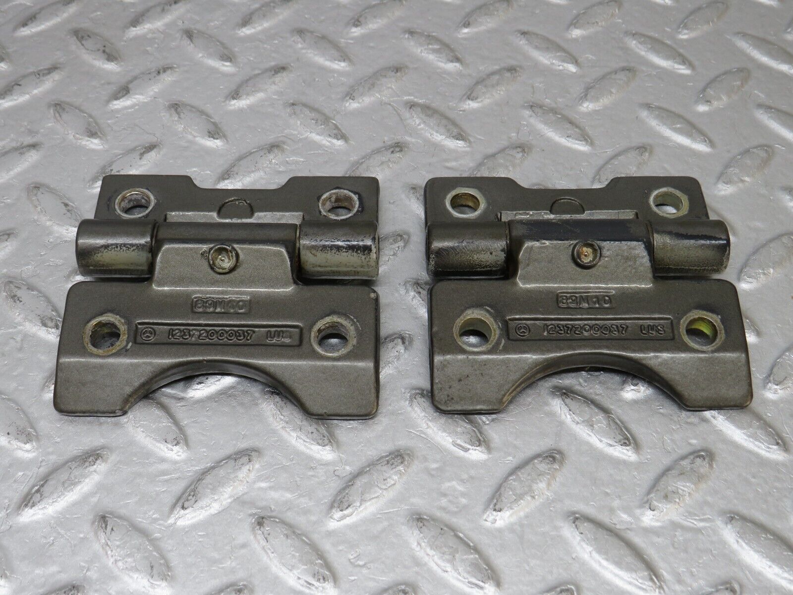 36071 Mercedes-Benz W126 420SE Door Hinge 1237200037