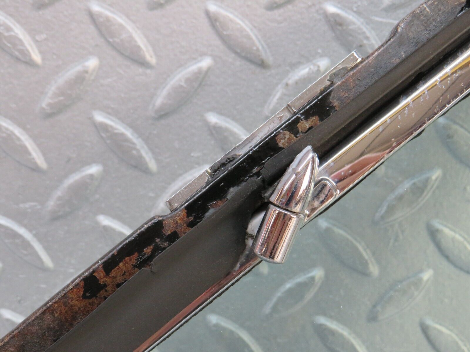 37518 Mercedes-Benz W109 300SEL Front Left Quarter Window Glass