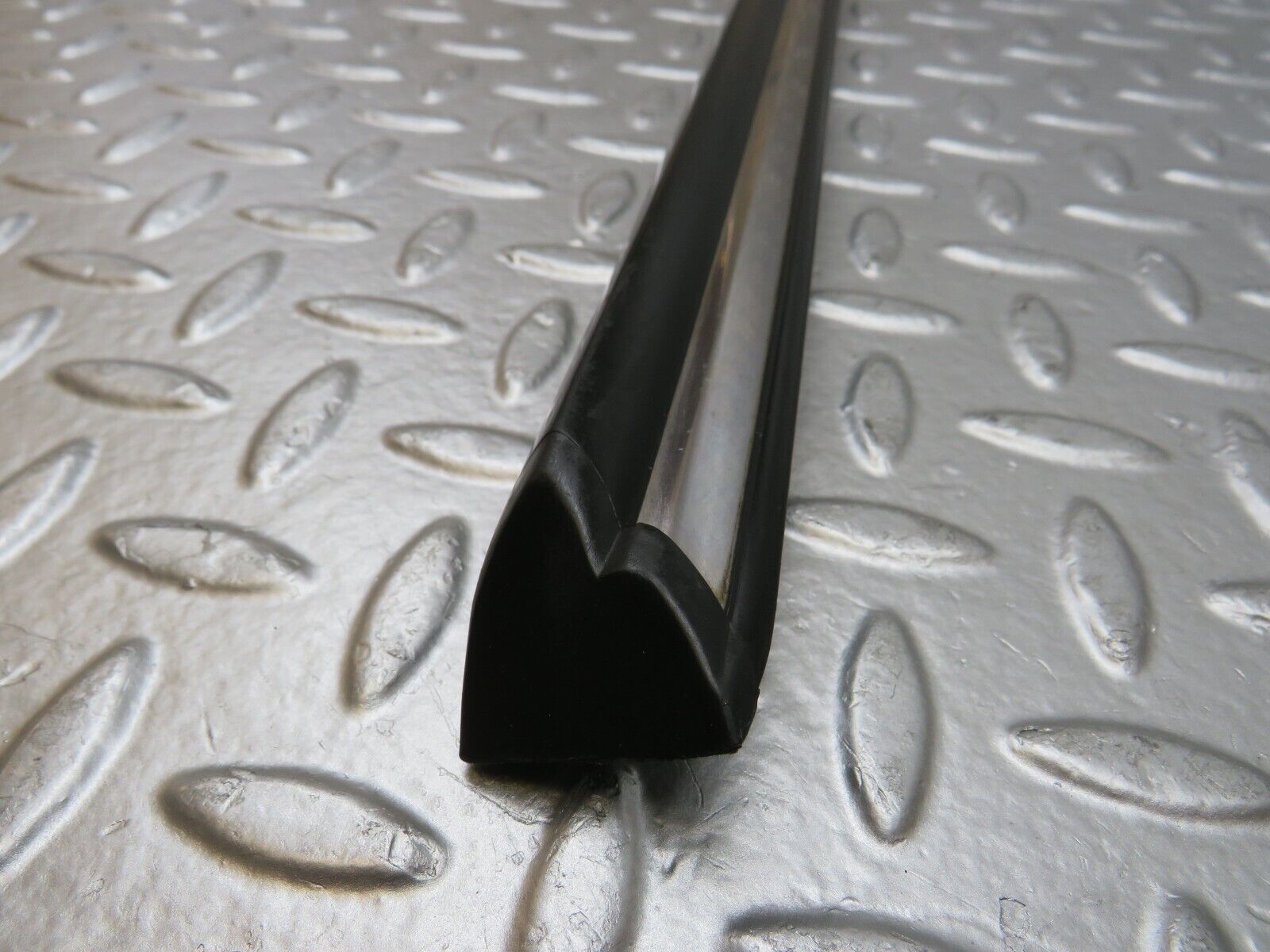 25600 Mercedes-Benz W123 200 Front Right Door Lower Moulding Trim