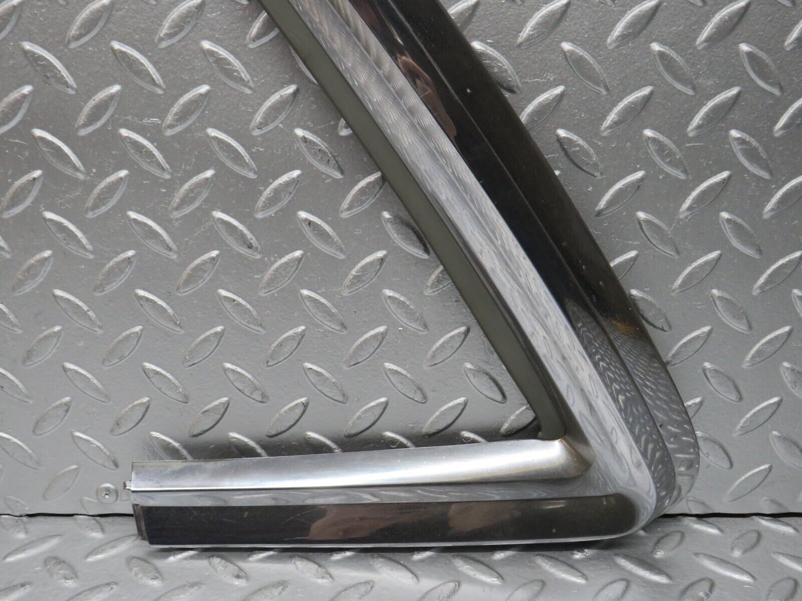 0696 Mercedes-Benz C107 350SLC Coupe Window Trim Chrome Left Side 1076980189