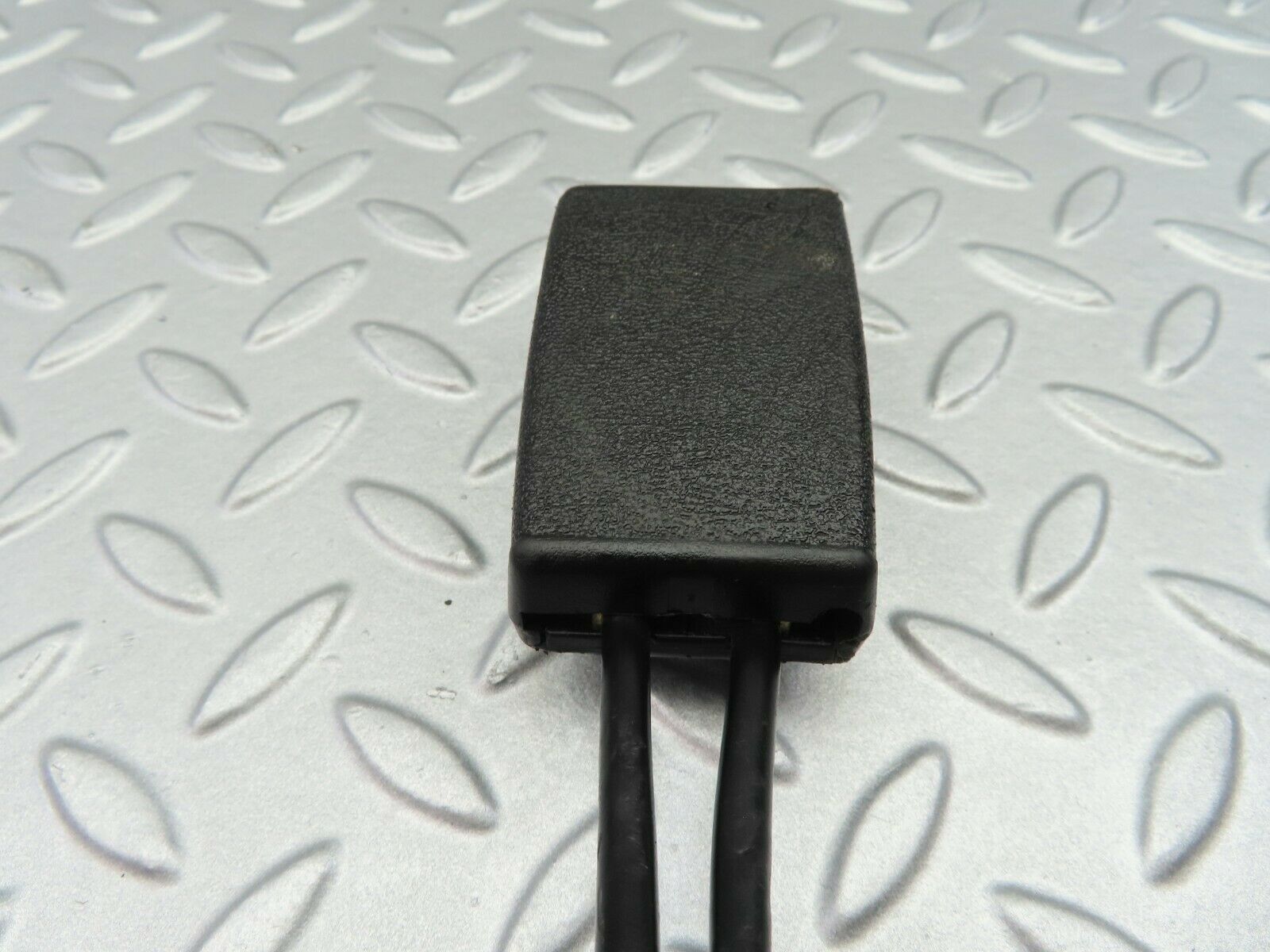 6778 Mercedes-Benz S124 E220 Wagon Rear Middle Seat Belt Assembly Buckle