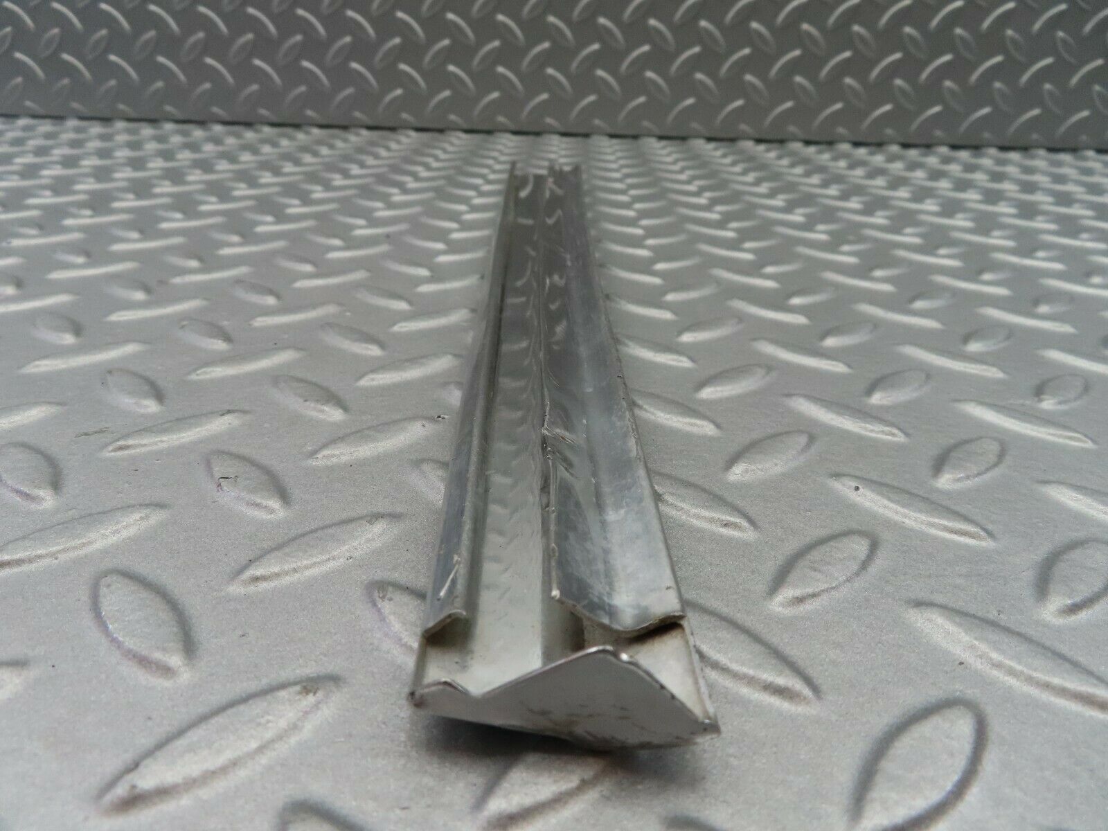 6895 Mercedes-Benz C107 350SLC Coupe Rear Left Window Chrome