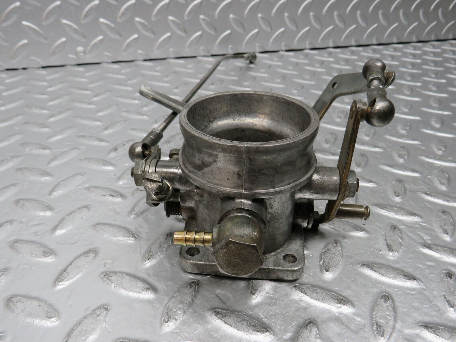 31078 Mercedes-Benz W123 200D Throttle Body Valve 6150710406