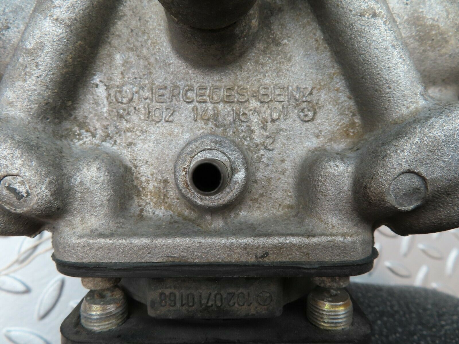 3961 Mercedes-Benz S123 200T Wagon Intake Manifold 1021411601