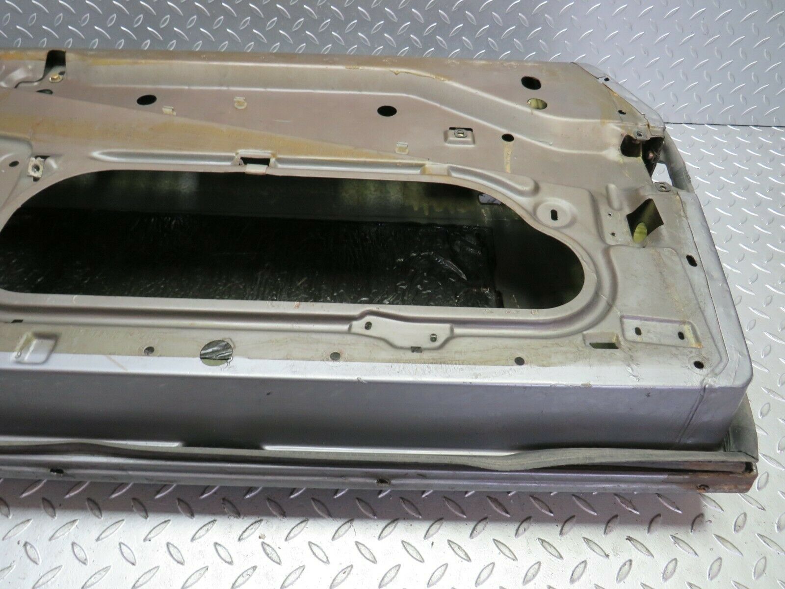 22669 Mercedes-Benz C107 450SLC Coupe Front Right Door