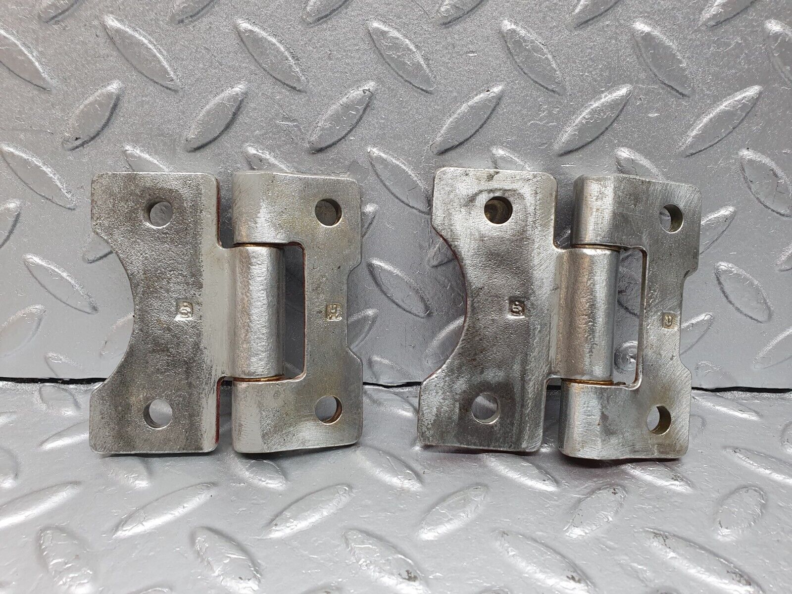 40949 Mercedes-Benz W126 300SE Door Hinge Pair Right 1237200037