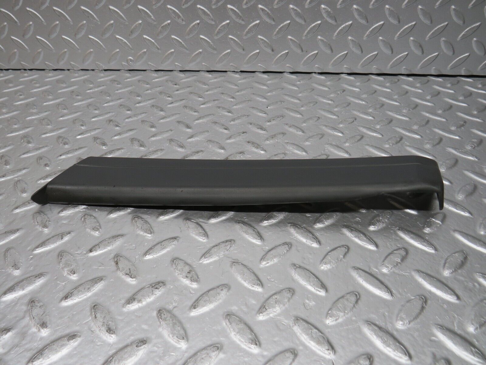 32295 Mercedes-Benz S124 300TE Wagon Front Right Fender Wing Lower Moulding Trim