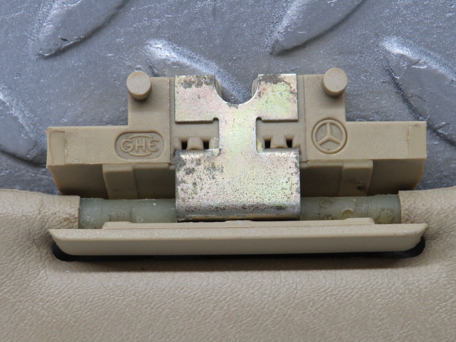 36875 Mercedes-Benz C126 420SEC Coupe Middle Sun Visor Beige