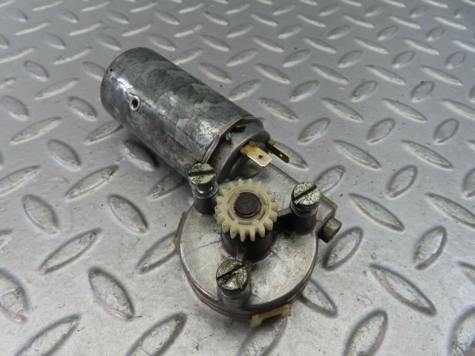 9245 Mercedes-Benz C124 300CE Coupe Seat Belt Presenter Motor Right 0390206694