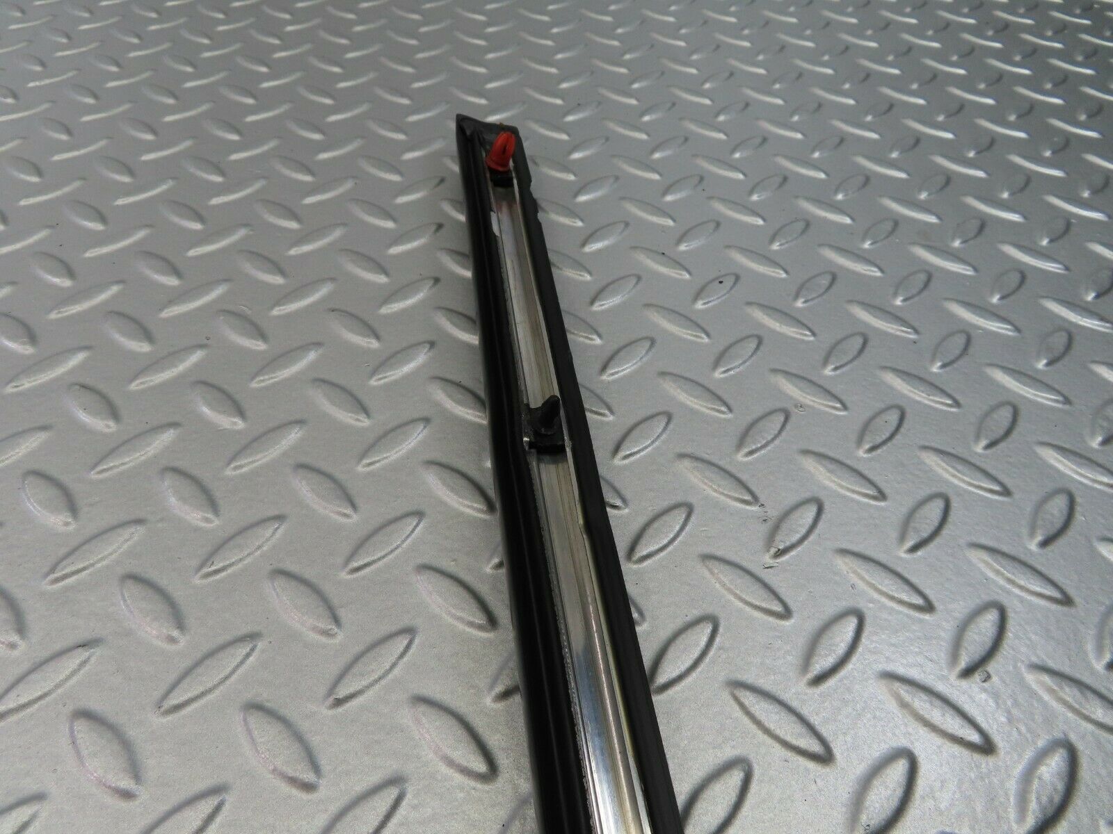 7252 Mercedes-Benz W116 450SE Centre Door Chrome Trim Front Right