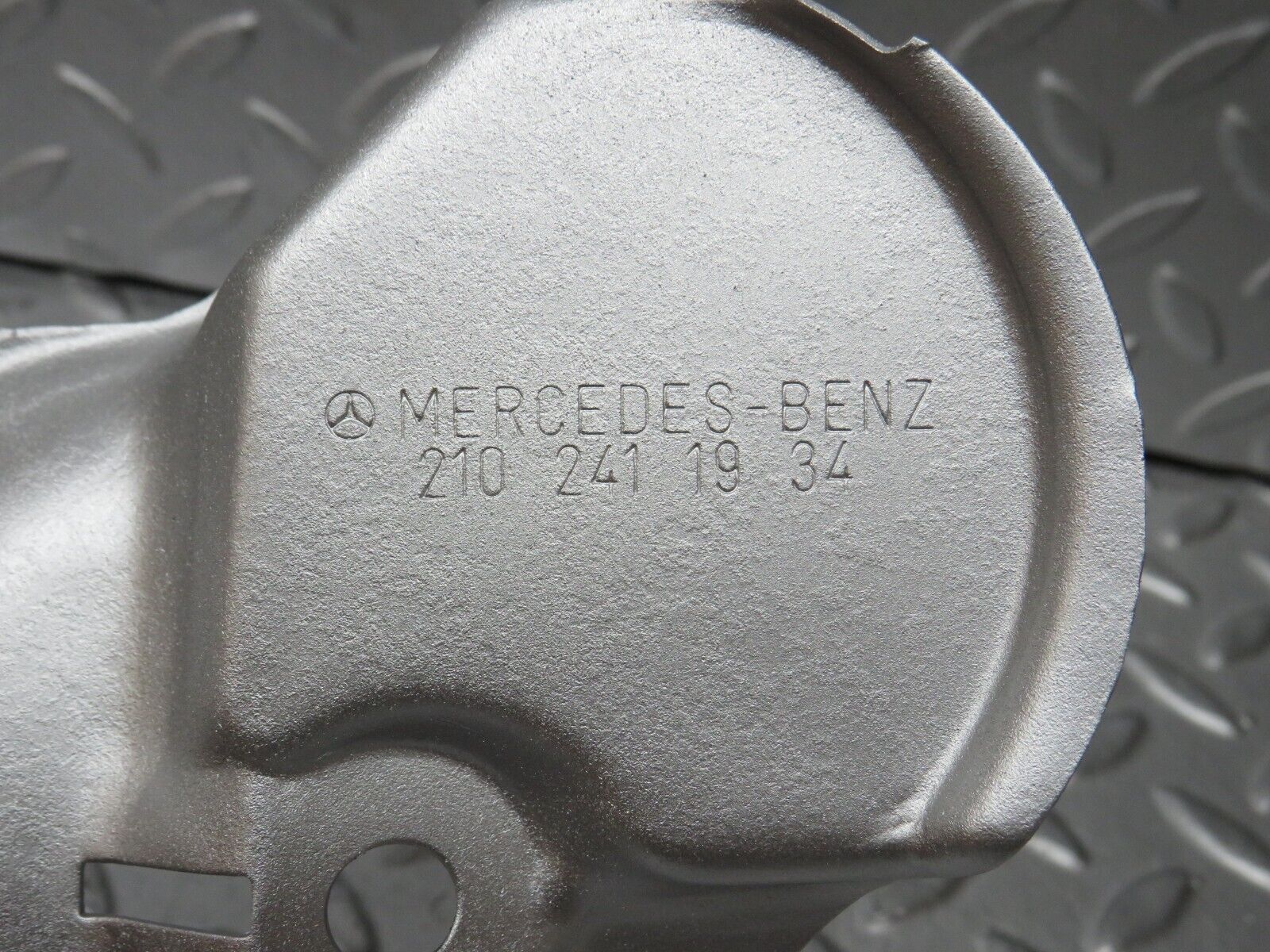 35034 Mercedes-Benz W210 320E Engine Mount Bracket Heat Shield Right 210241193