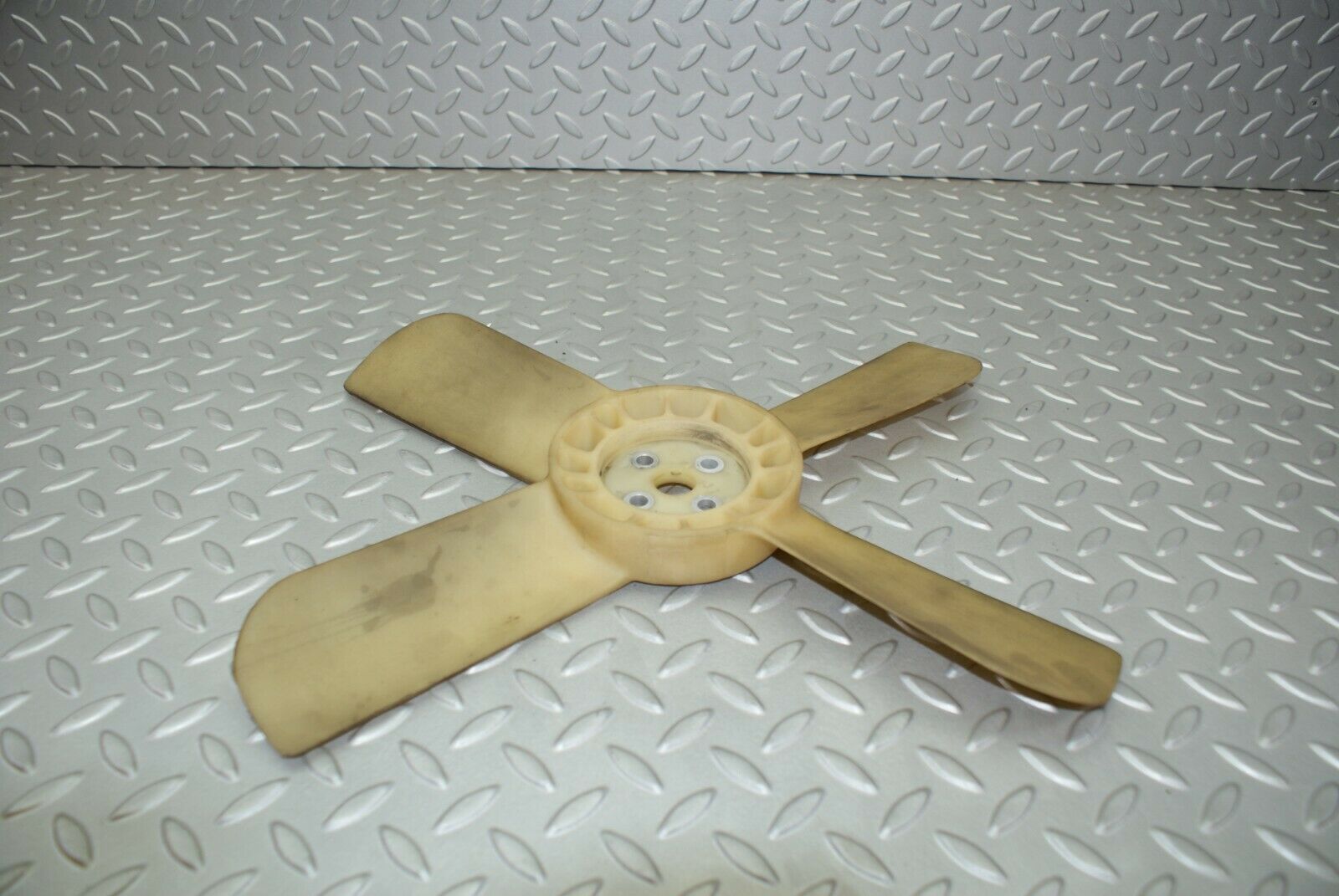 3118 Mercedes-Benz W115 220D Engine Cooling Fan 1082050906