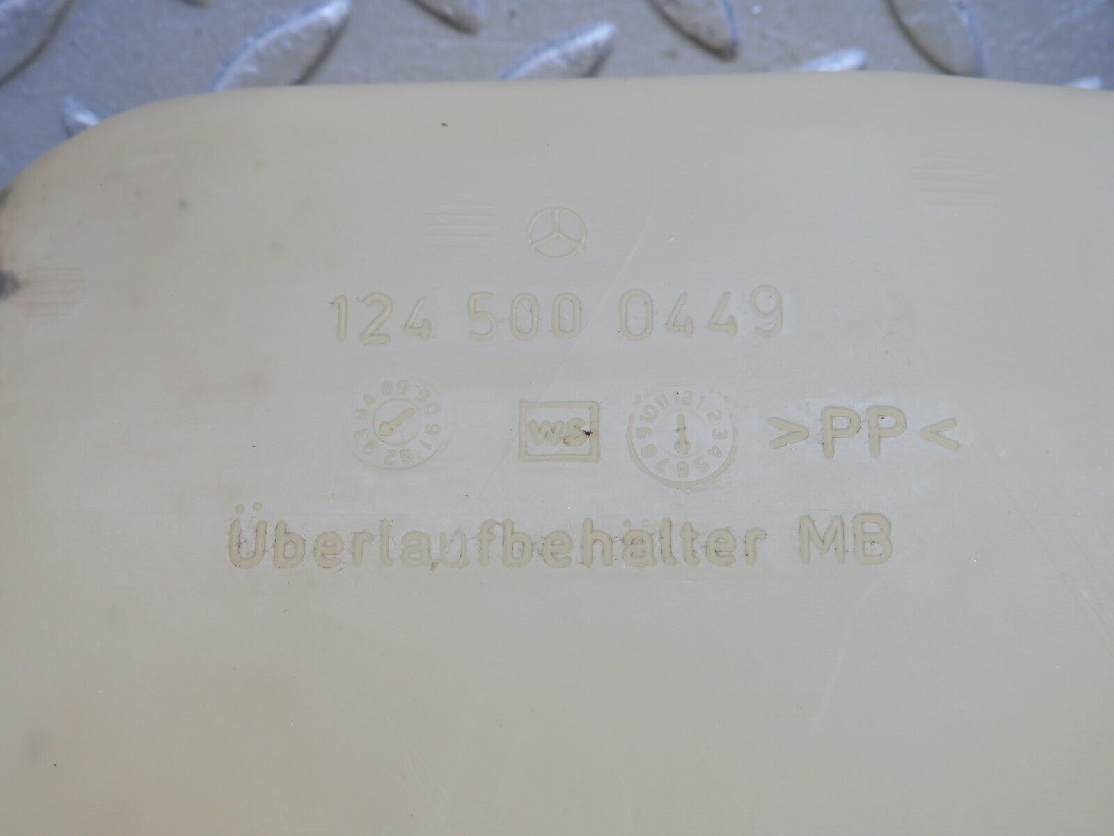 37860 Mercedes-Benz A124 320E Cabriolet Coolant Expansion Tank 1245000449