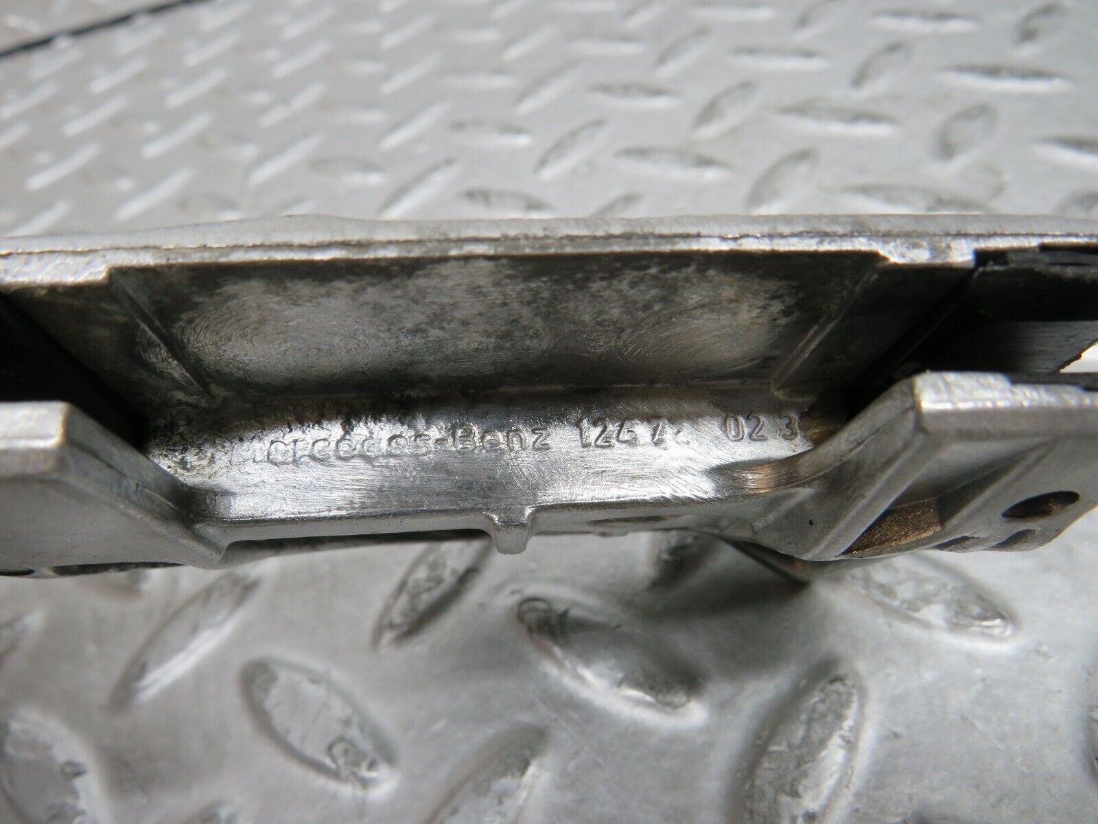 29125 Mercedes-Benz C124 320CE Window Guide Pad Pair 1247250232 1247250132