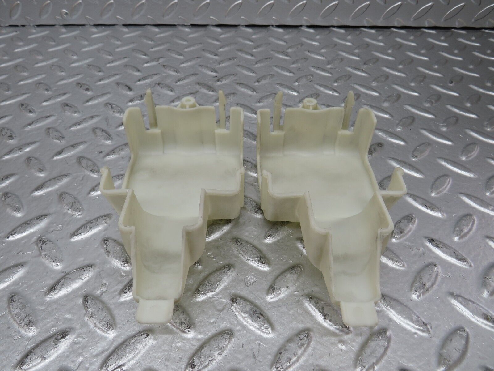 25973 Mercedes-Benz W124 280E Rear Door Lock Vacuum Actuator Cover 1248050590