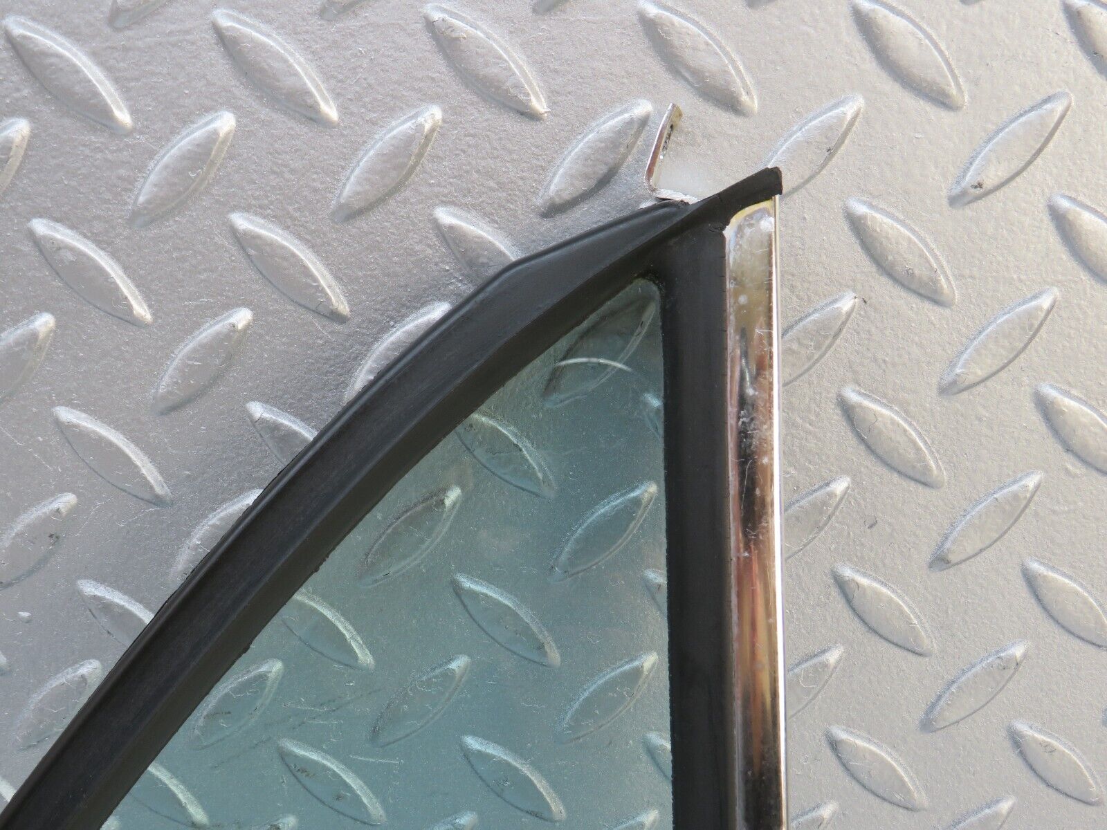 37516 Mercedes-Benz W109 300SEL Rear Right Quarter Window Glass