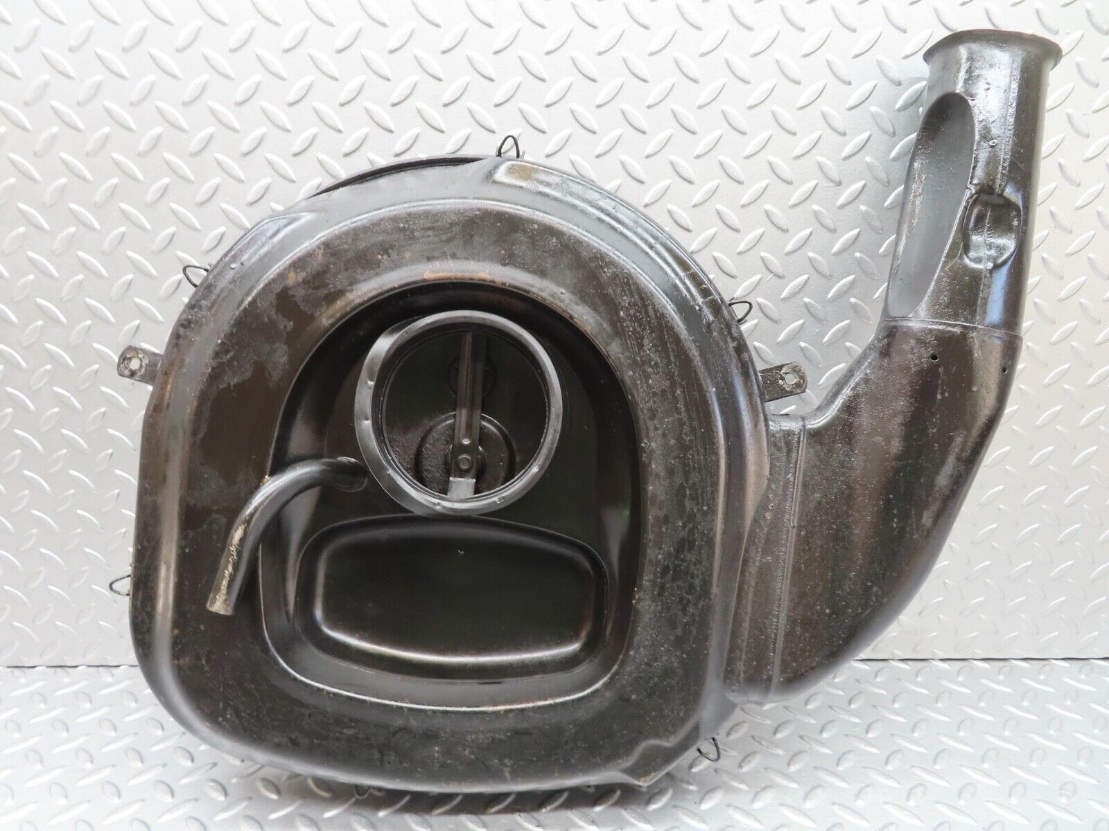 14190 Mercedes-Benz W116 350SE Air Filter Box Housing 0080948902