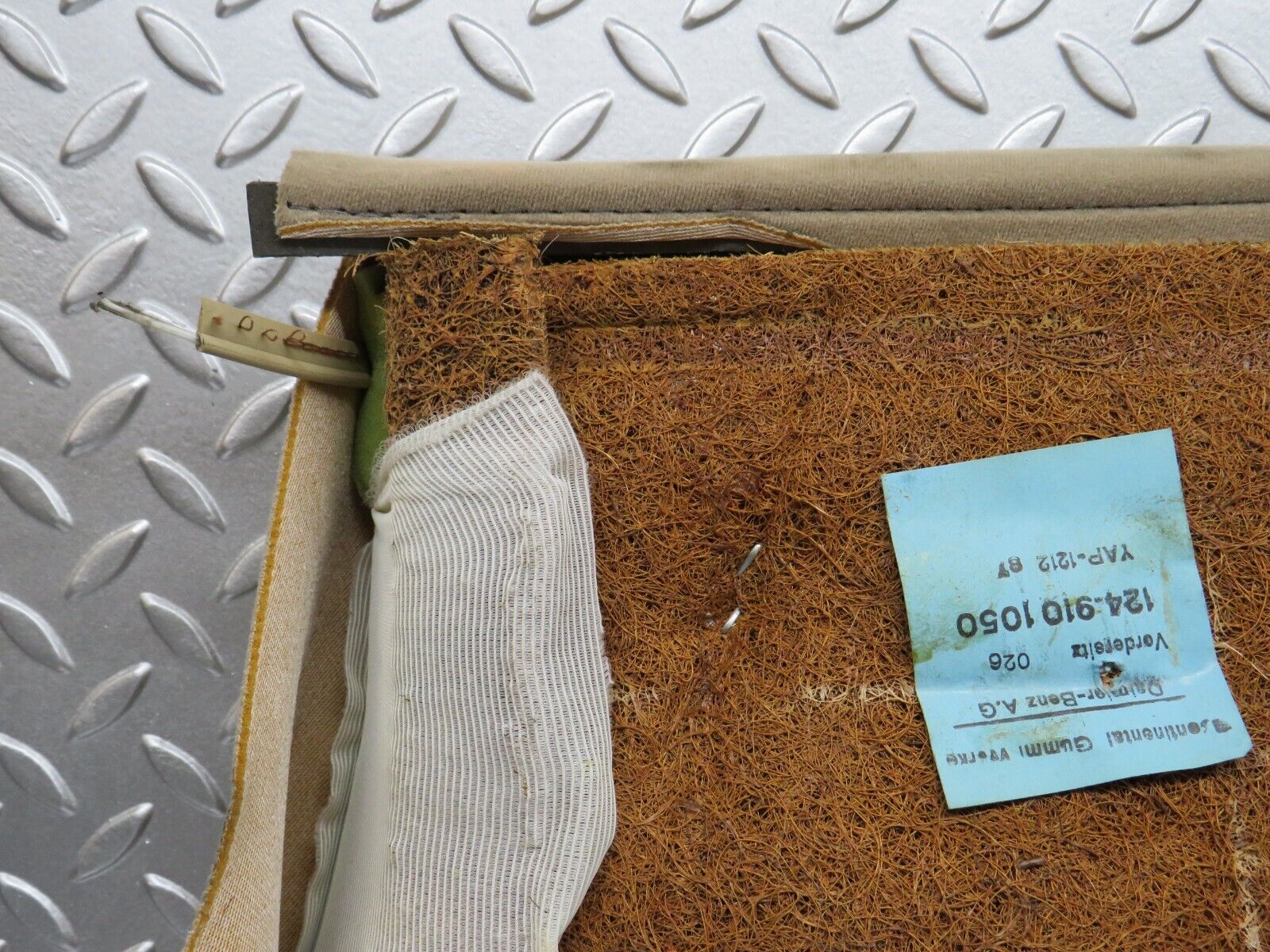 29483 Mercedes-Benz W124 230E Front Right Driver Seat Bottom 1249101050