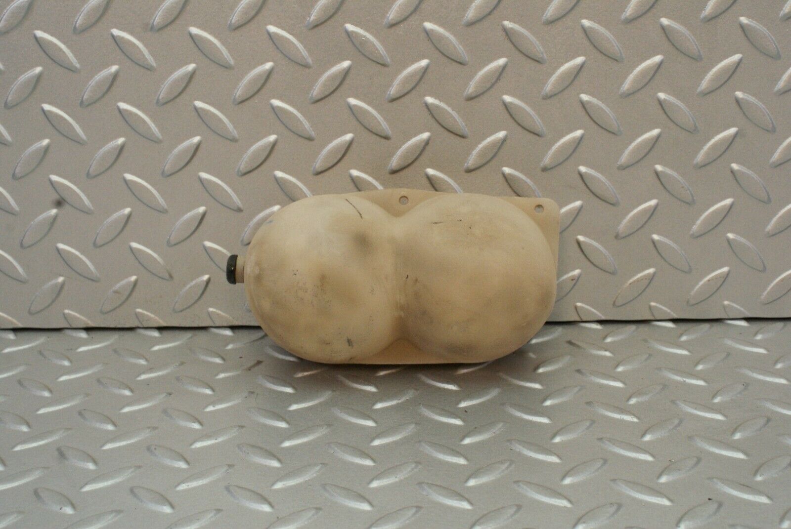 2730 Mercedes-Benz W123 280E Vacuum Reservoir