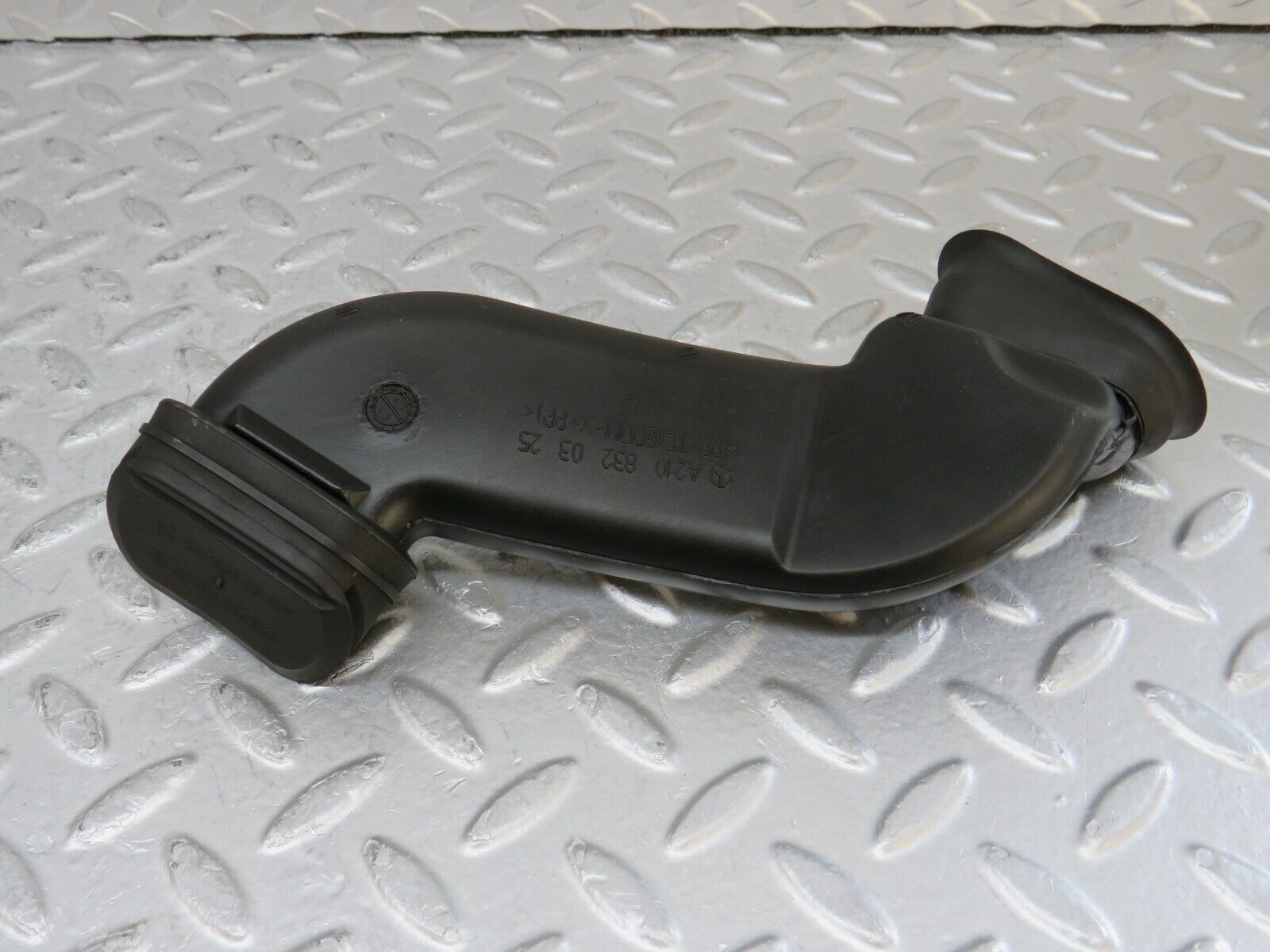 35000 Mercedes-Benz W210 320E Water Drain 2108320325 2108320225