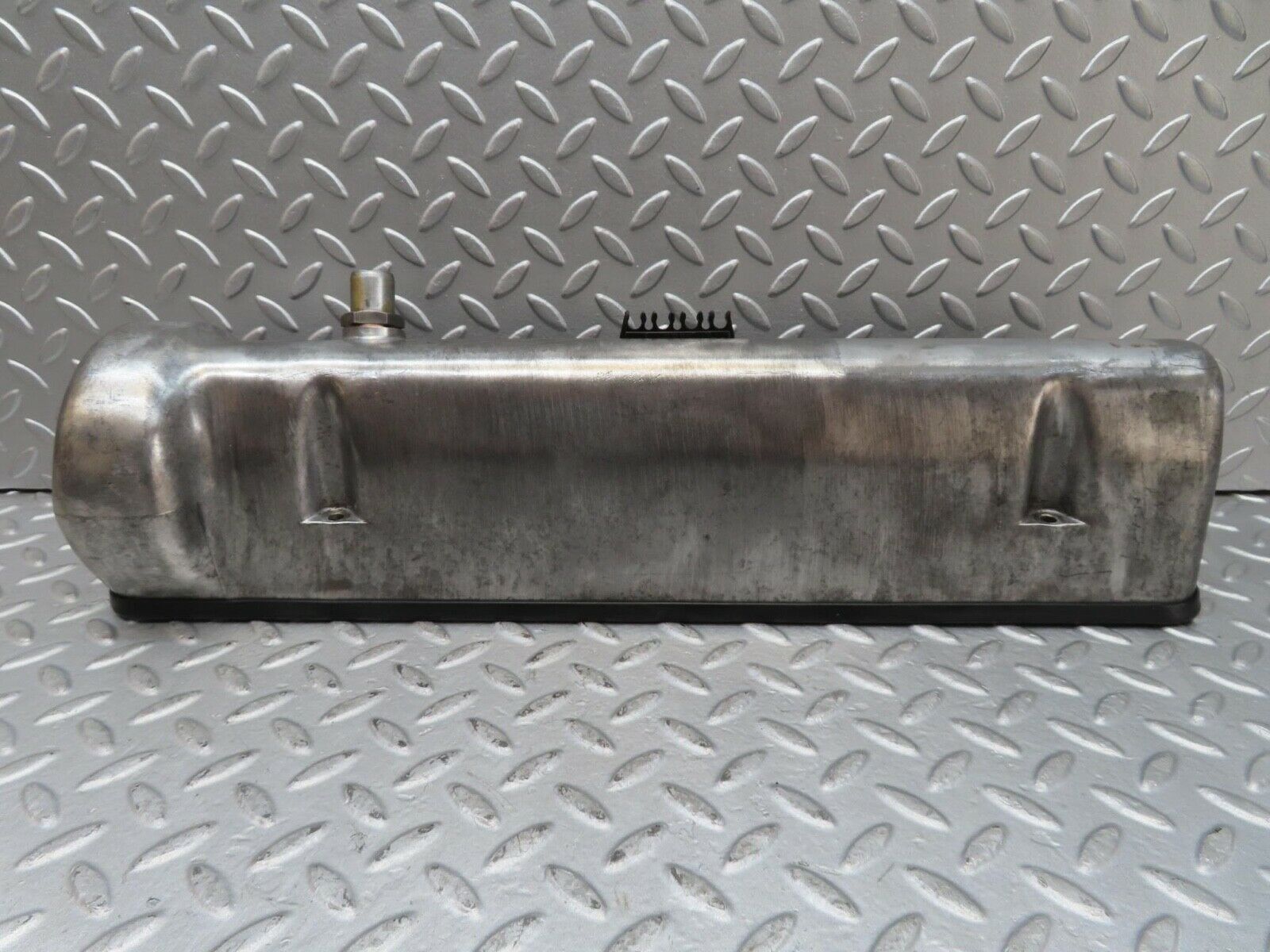 16530 Mercedes-Benz C107 350SLC Coupe Cylinder Head Valve Cover Left 1160161805