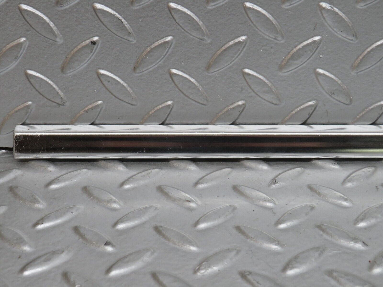 28471 Mercedes-Benz S123 240D Wagon Front Right Door Chrome Moulding Trim