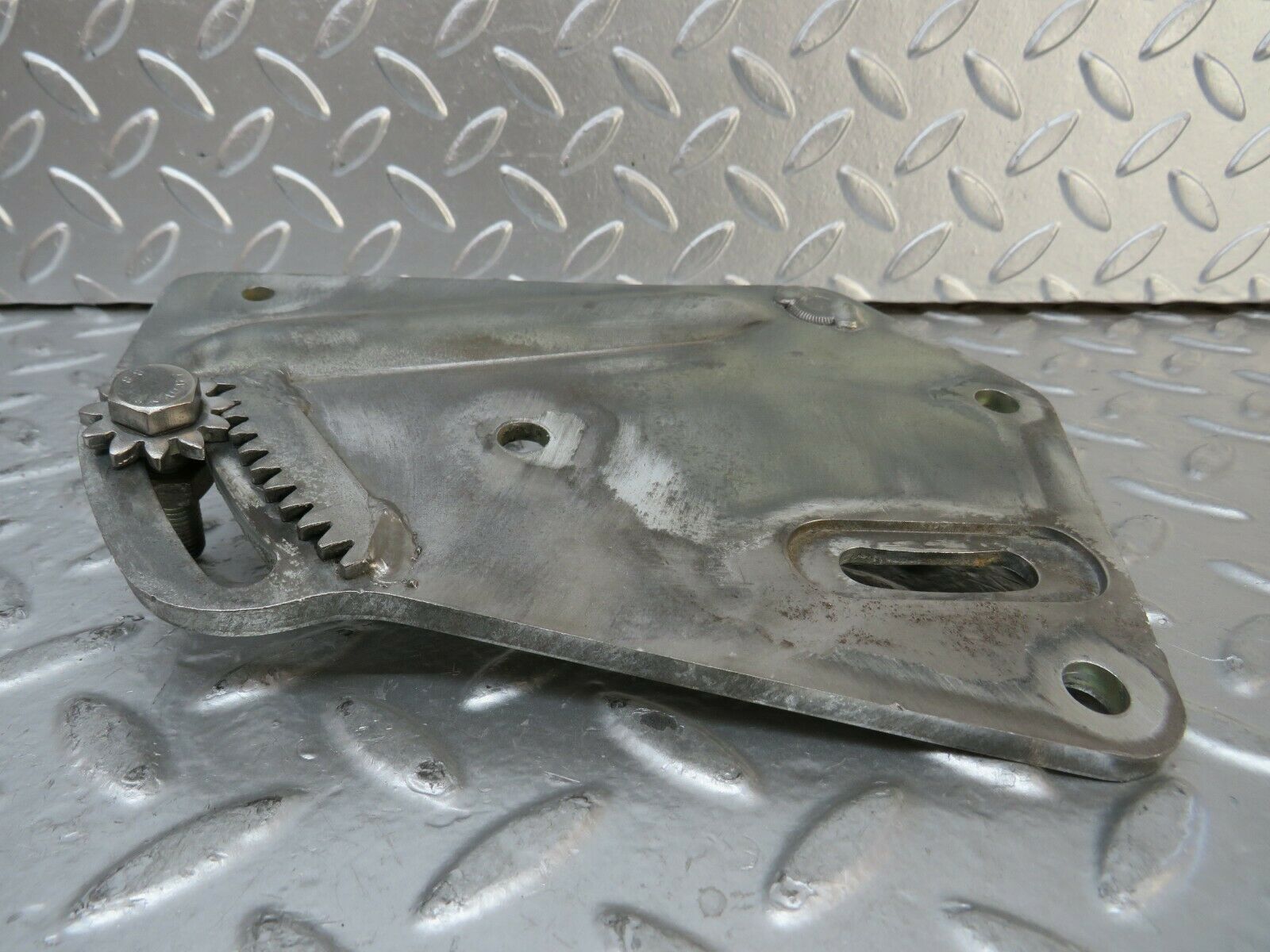 23861 Mercedes-Benz C107 450SLC Coupe Power Steering Pump Bracket