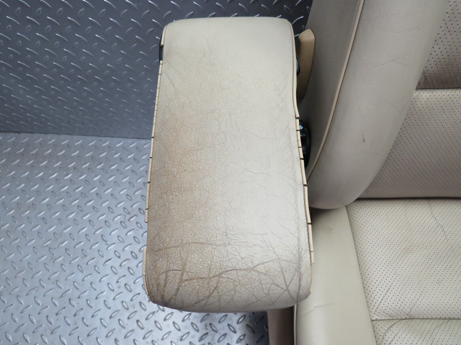 26617 Mercedes-Benz C124 220CE Coupe Front Left Seat Leather Beige