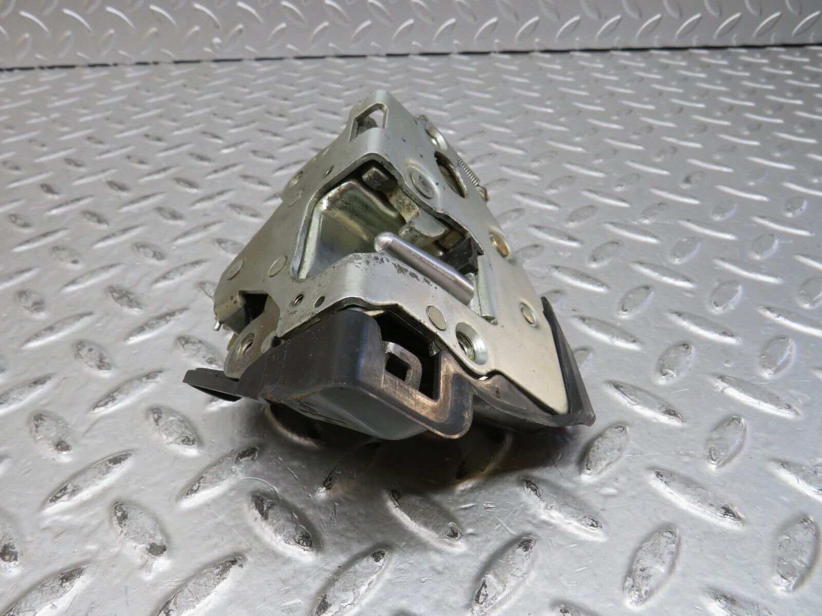 28742 Mercedes-Benz W123 230E Rear Left Door Lock Mechanism 1237230108