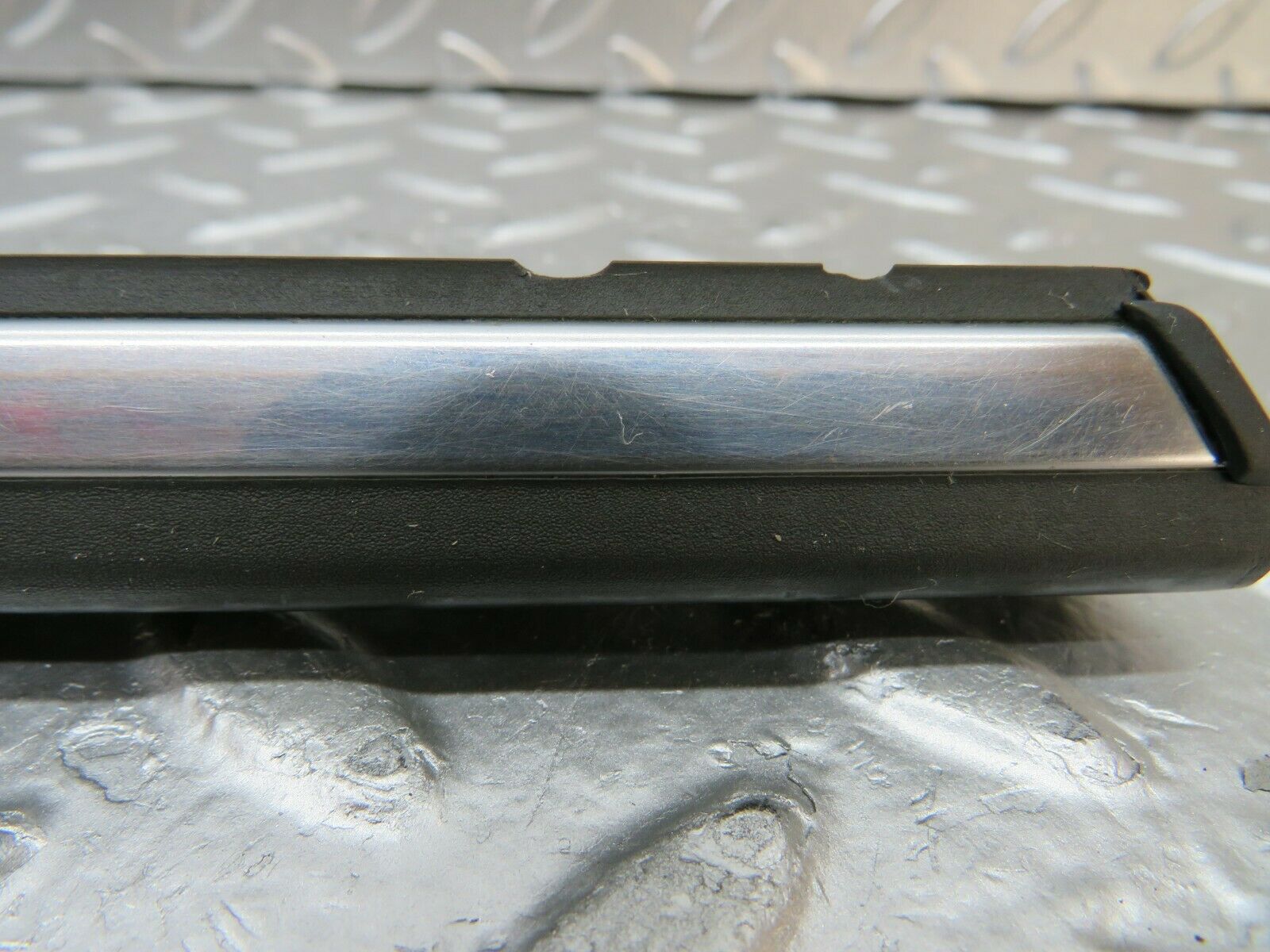 24008 Mercedes-Benz W123 280E Front Left Door Centre Moulding Trim