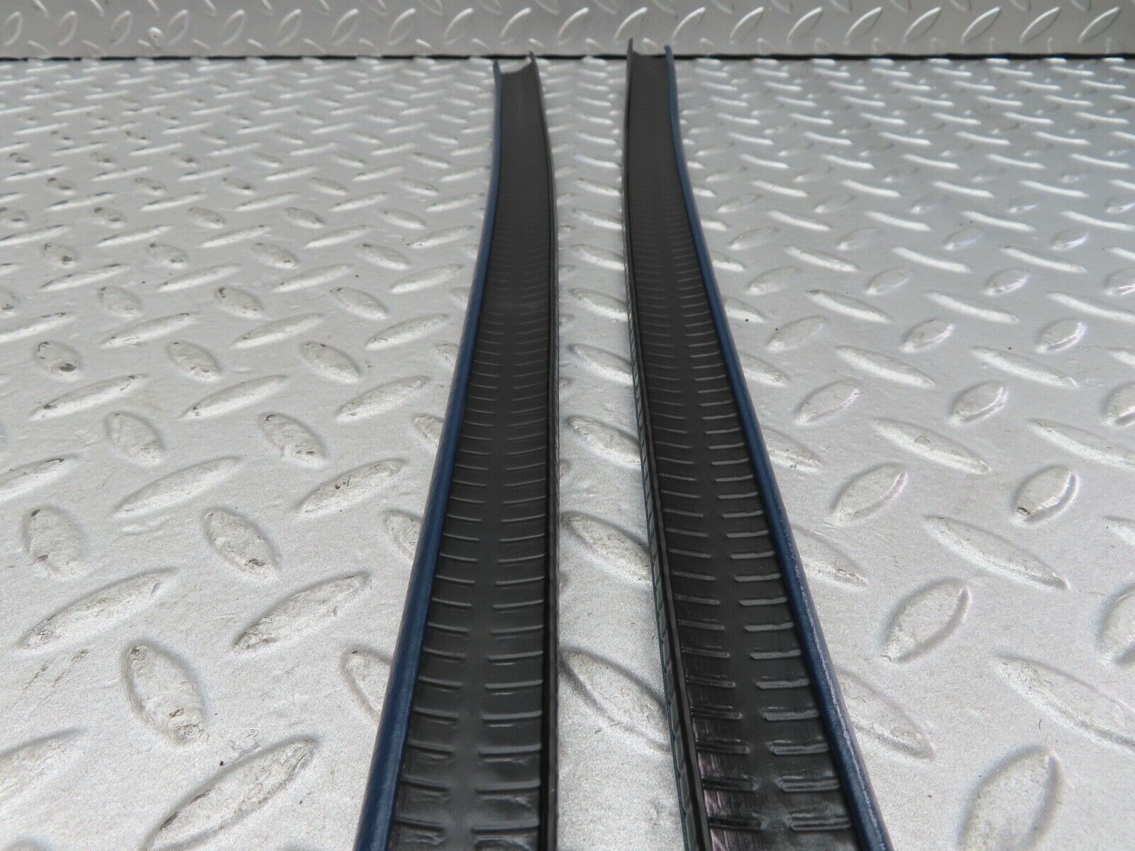 17520 Mercedes-Benz W116 450SEL Rear Door Inner Top Seal Pair Blue