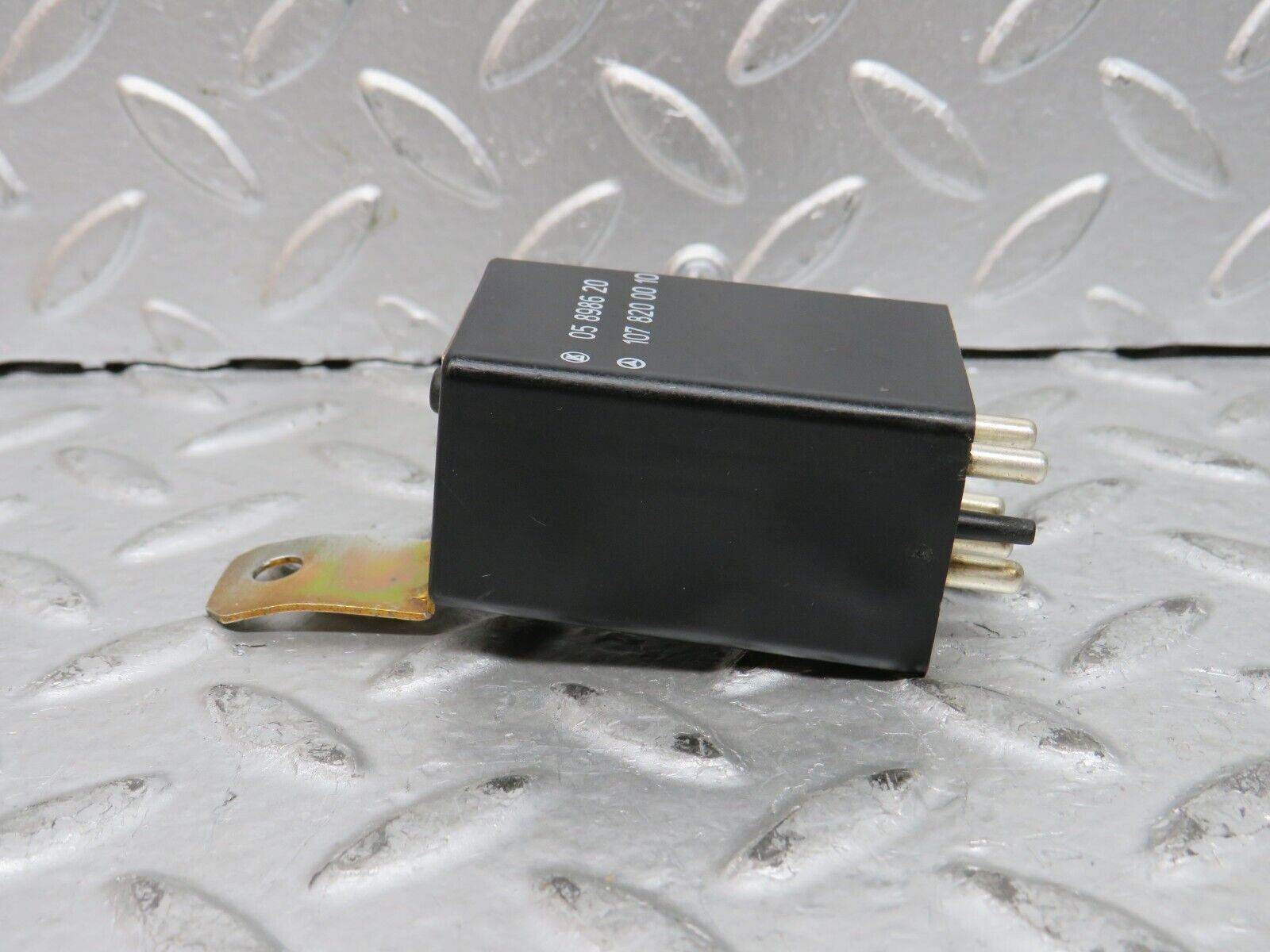 28315 Mercedes-Benz S123 240D Wagon Rear Heated Window Relay 1078200010