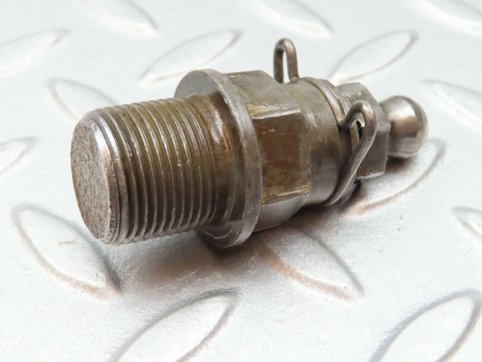 3547 Mercedes-Benz W108 280SE Ball Studs For Rocker Arm Mounting (Timing)