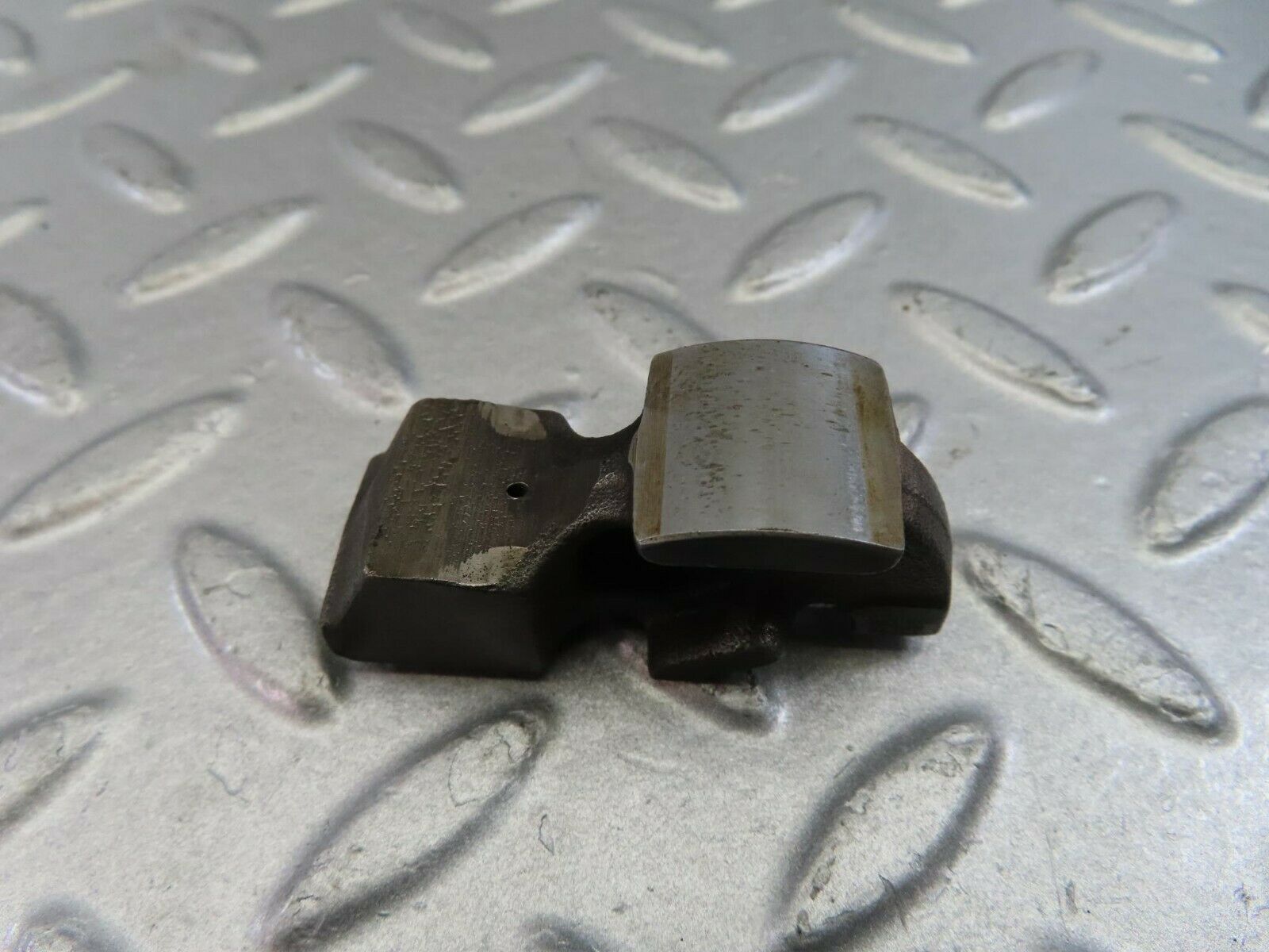 9867 Mercedes-Benz C123 280CE Coupe Valve Rocker Arm With Retaining Spring