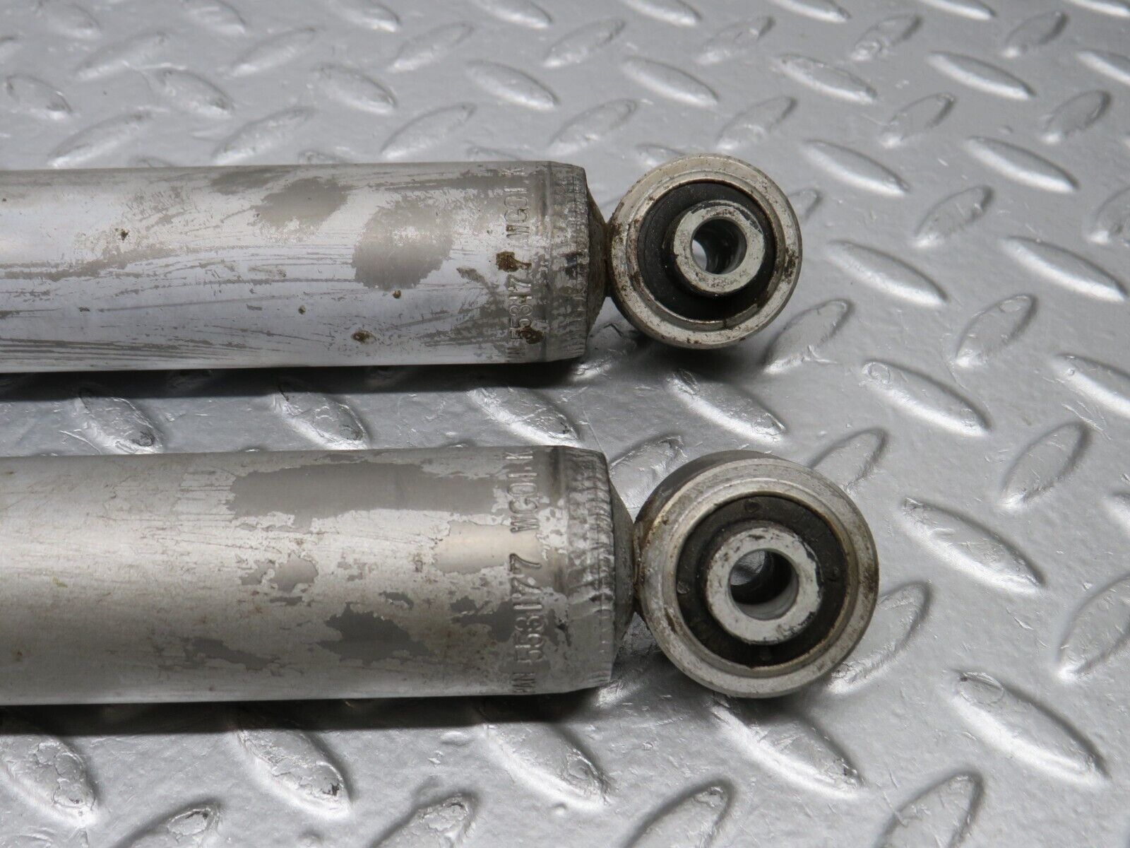 38897 Mercedes-Benz W201 190E 2.6L Rear Shock Absorber Kyb 553177