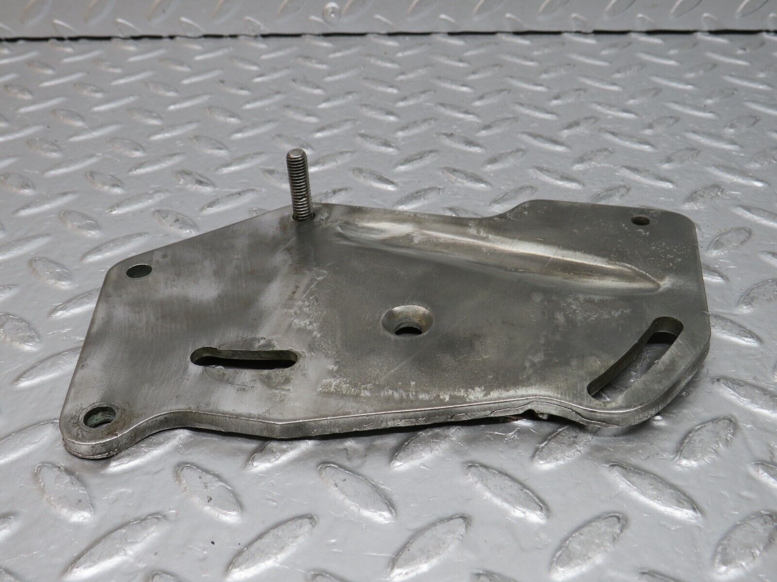 0064 Mercedes-Benz W116 350SE Power Steering Pump Bracket