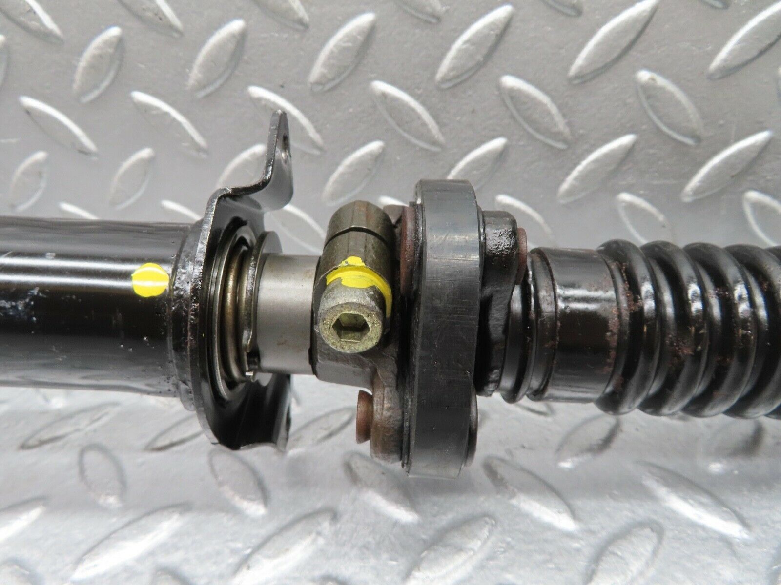 18122 Mercedes-Benz W123 200 Steering Column