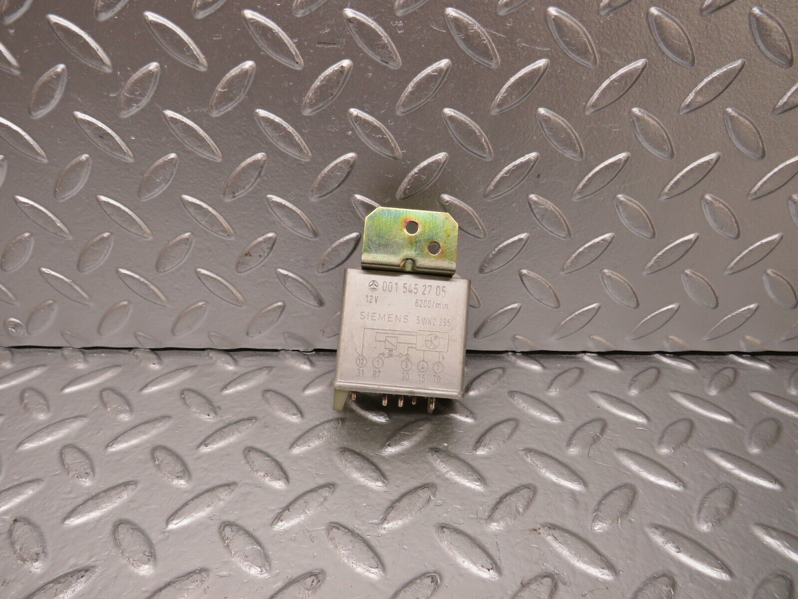 25514 Mercedes-Benz W123 200 Fuel Pump Relay 0015452705