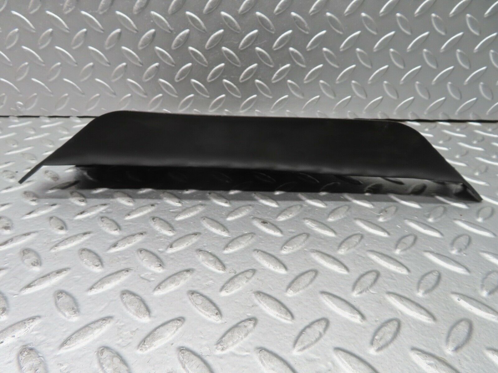 21632 Mercedes-Benz W126 300SE Vacuum Pump Housing Cover 1268050914