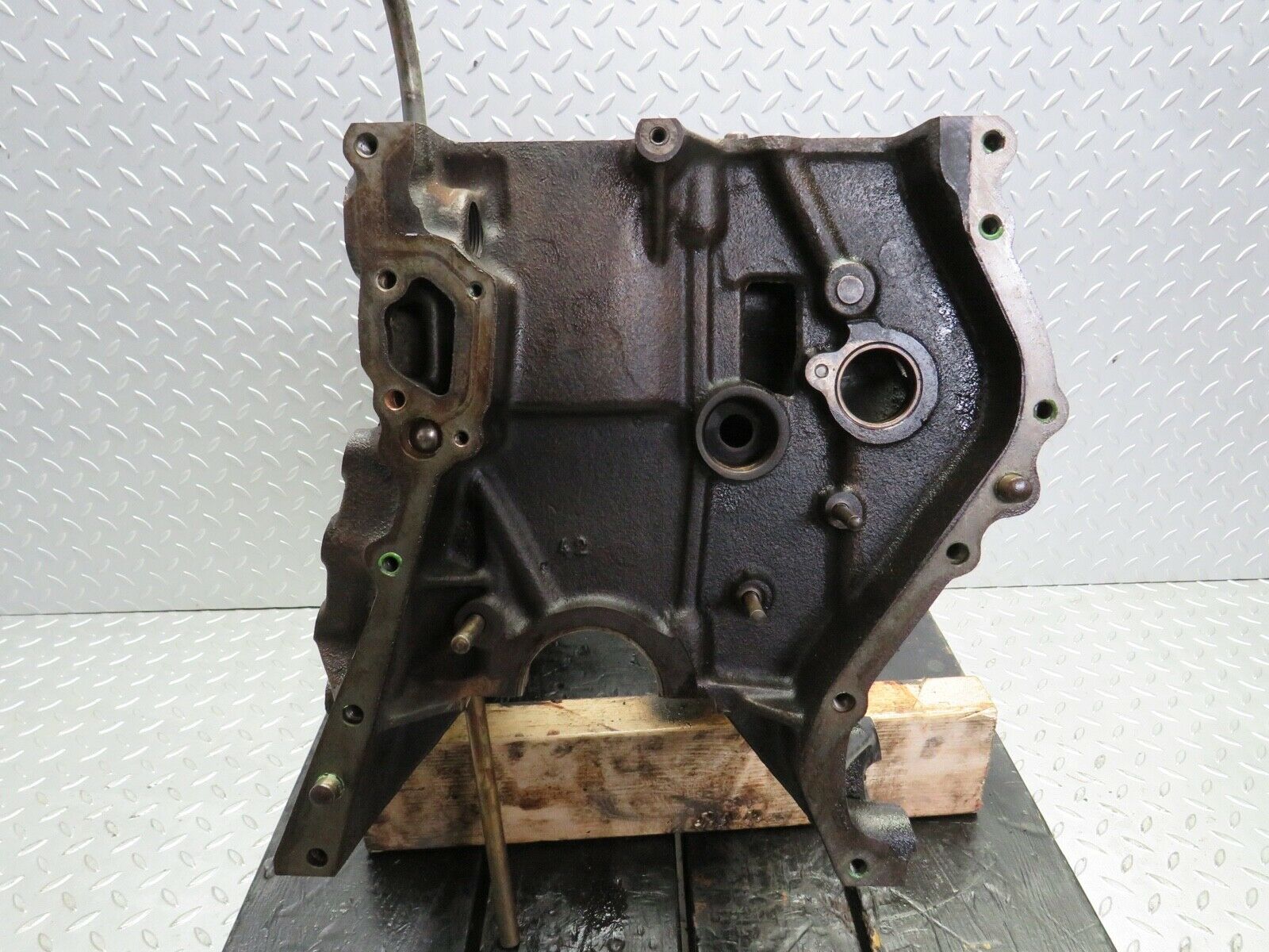 21953 Mercedes-Benz W123 230E Engine Block M102 1020110901 M102.980