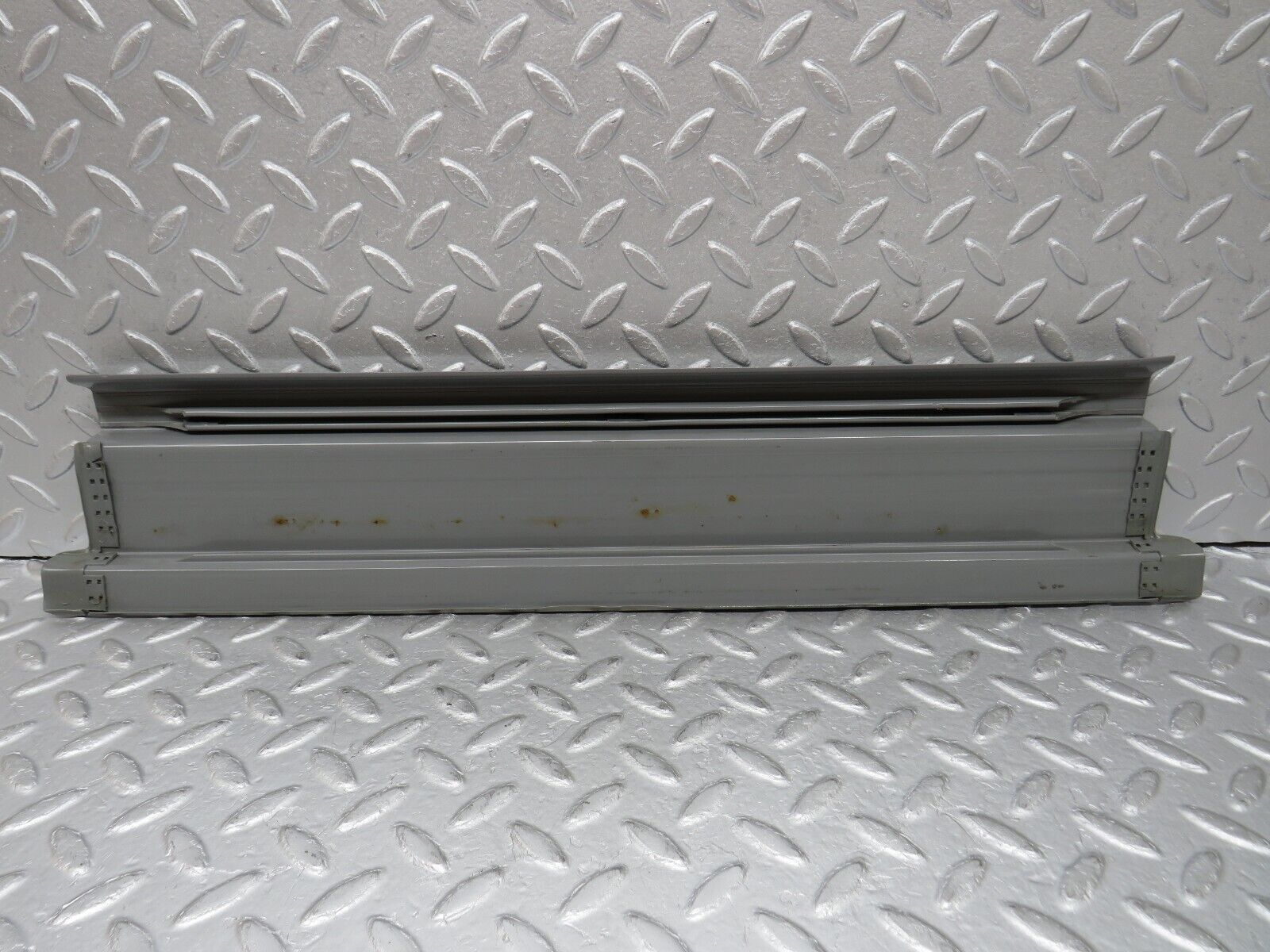 35992 Mercedes-Benz W126 420SE Rear Left Door Sill Trim Grey